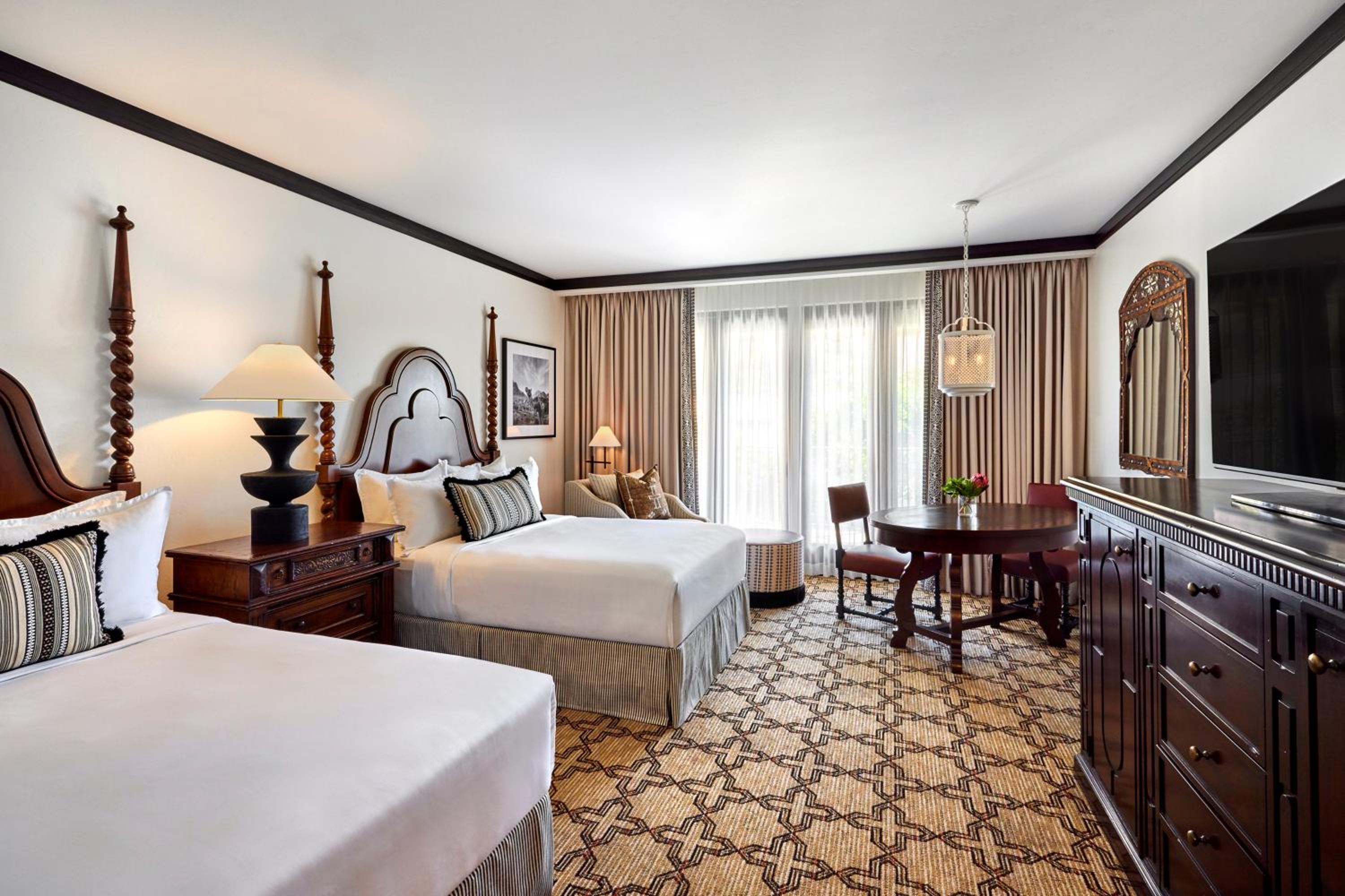 Camelback View Room - 2 Queen Beds - Photo 5