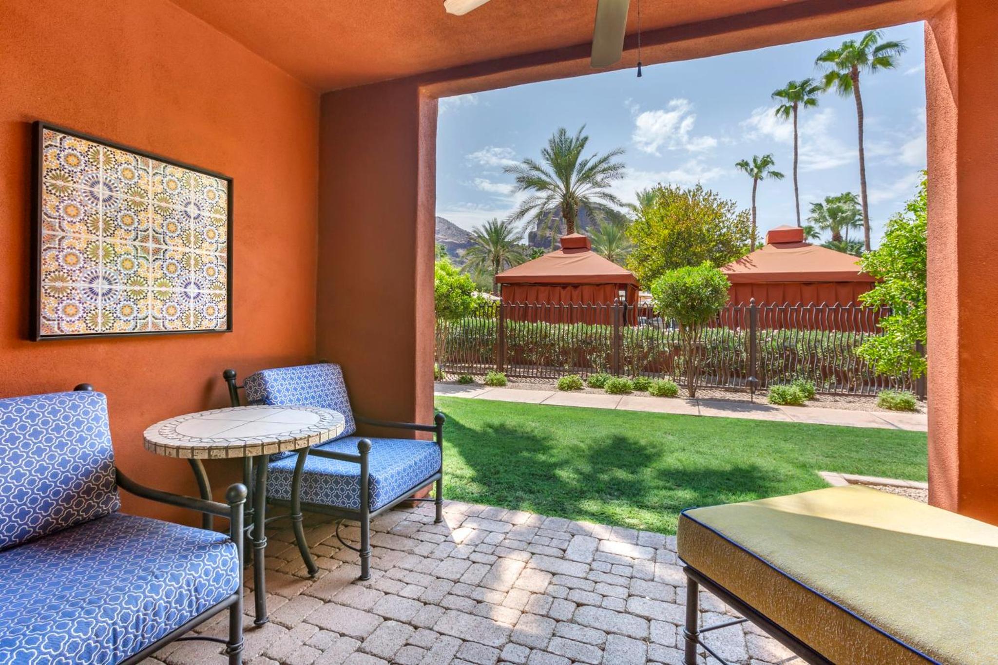 Oasis Poolside Suite - 1 King Bed - Photo 9