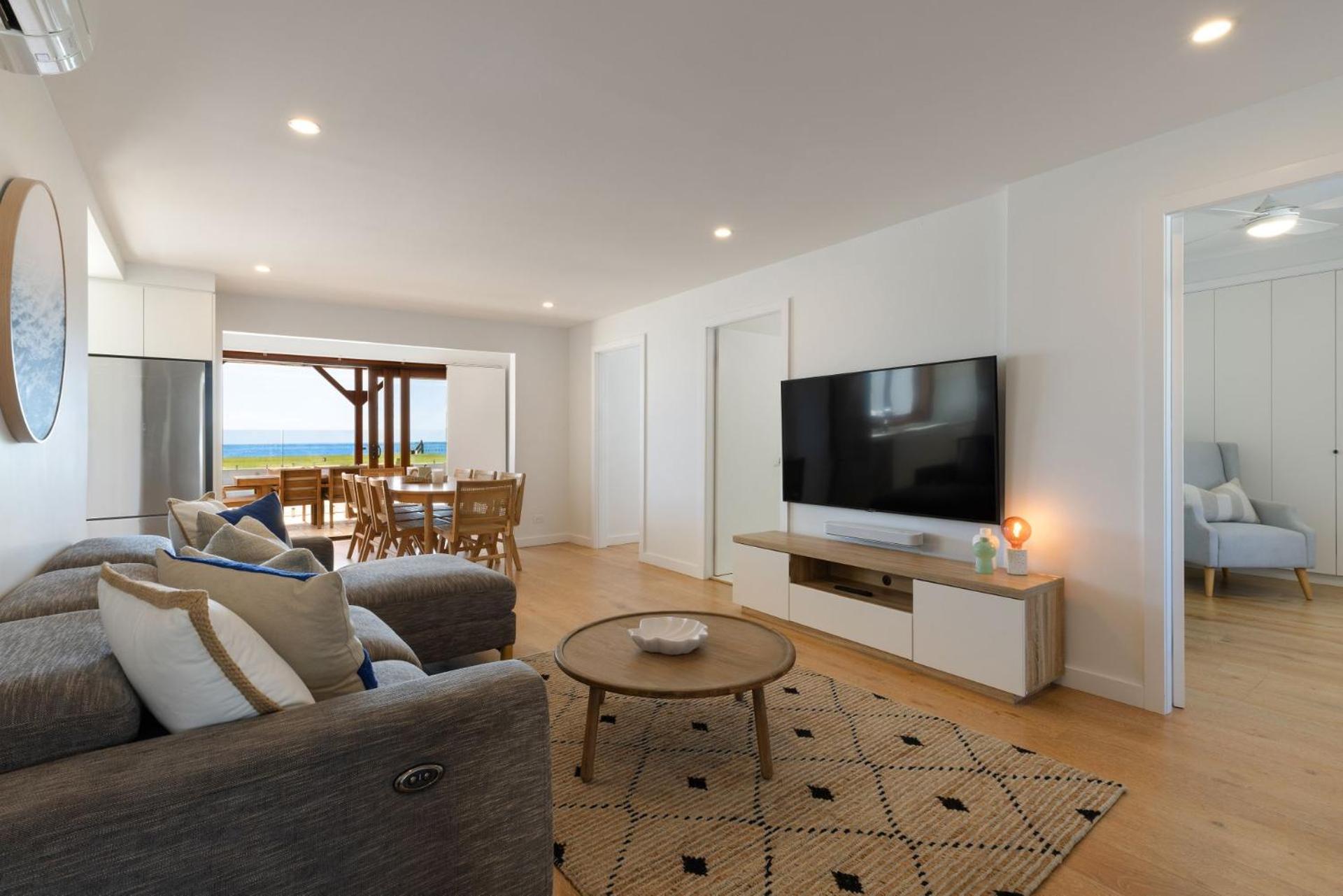 Five-Bedroom House photo 1