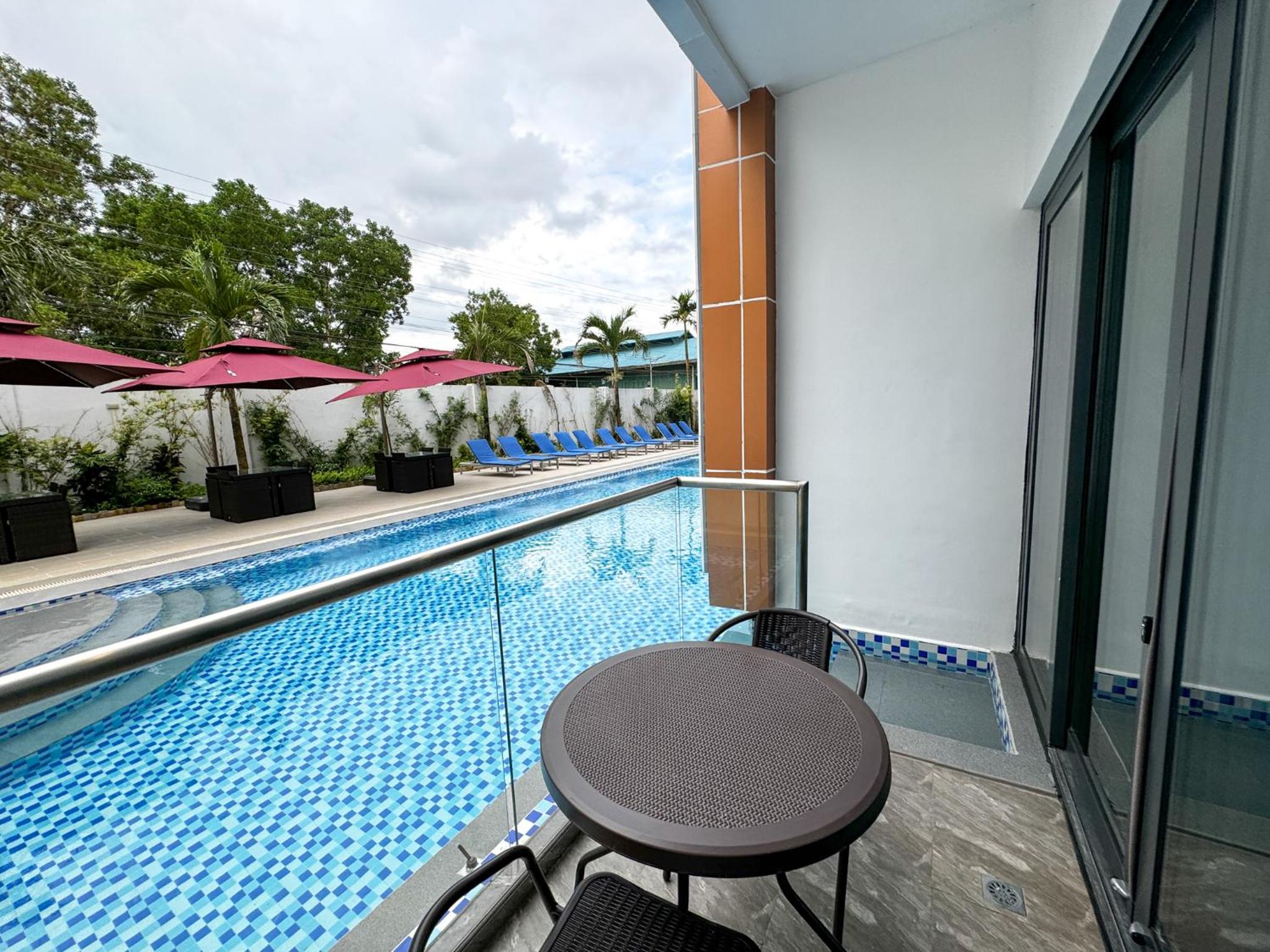 Deluxe King Room - Photo 5