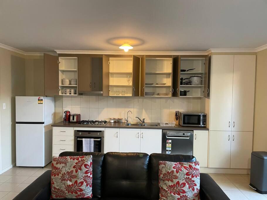 Three-Bedroom House photo 3