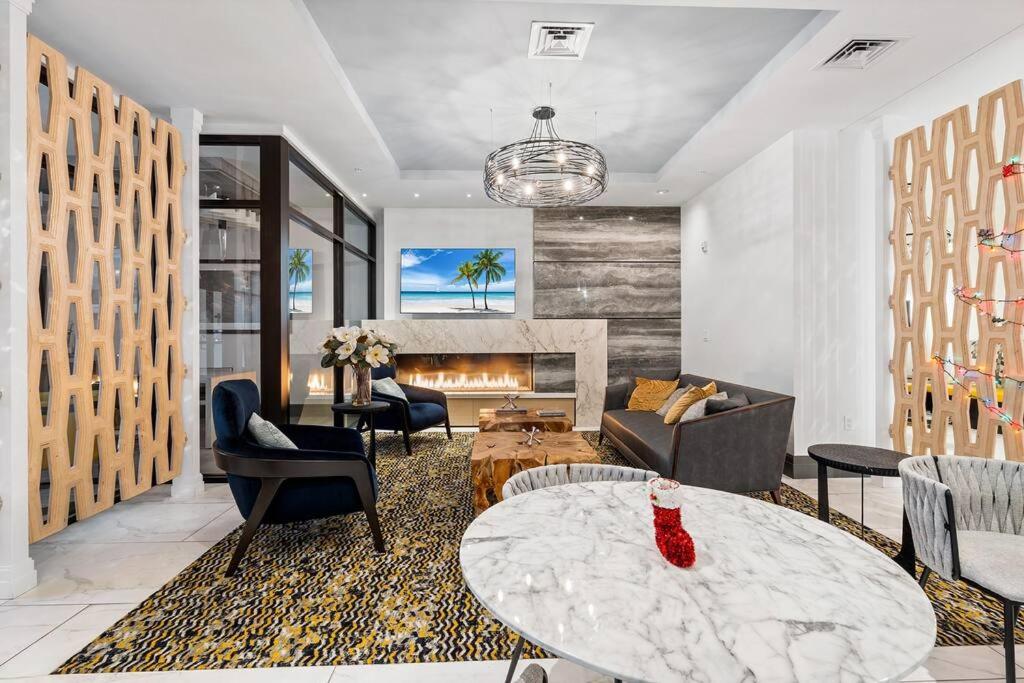 Deluxe One-Bedroom Apartment With City View photo 1