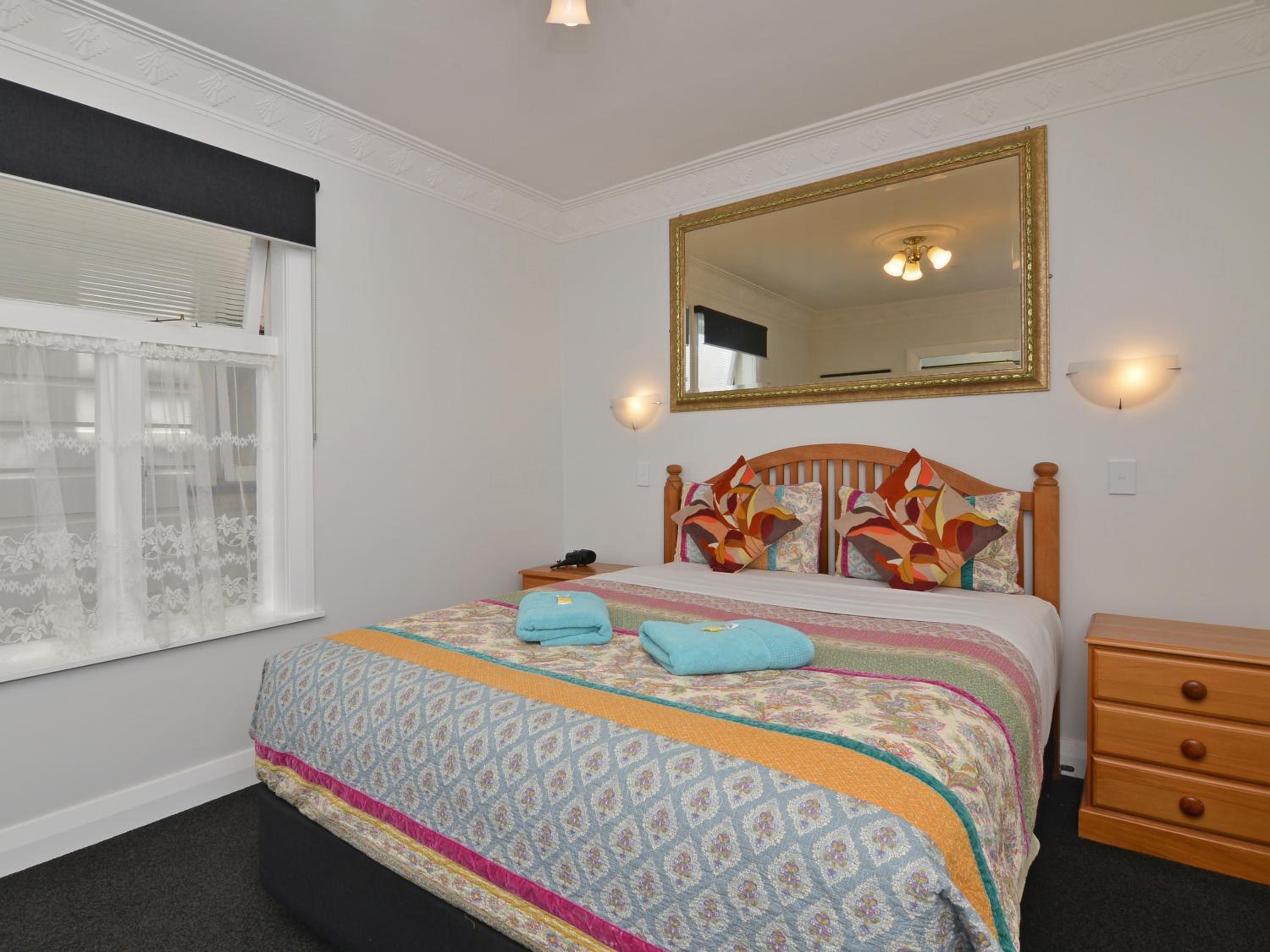 Deluxe Queen Suite photo 3