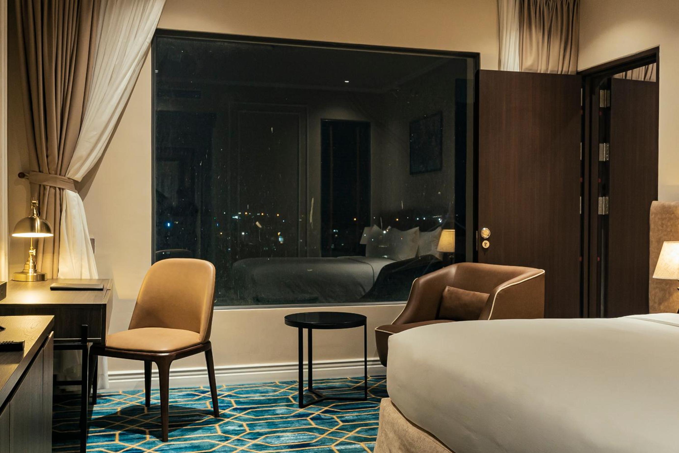Deluxe Family Room + Free Shuttle Bus To City Center