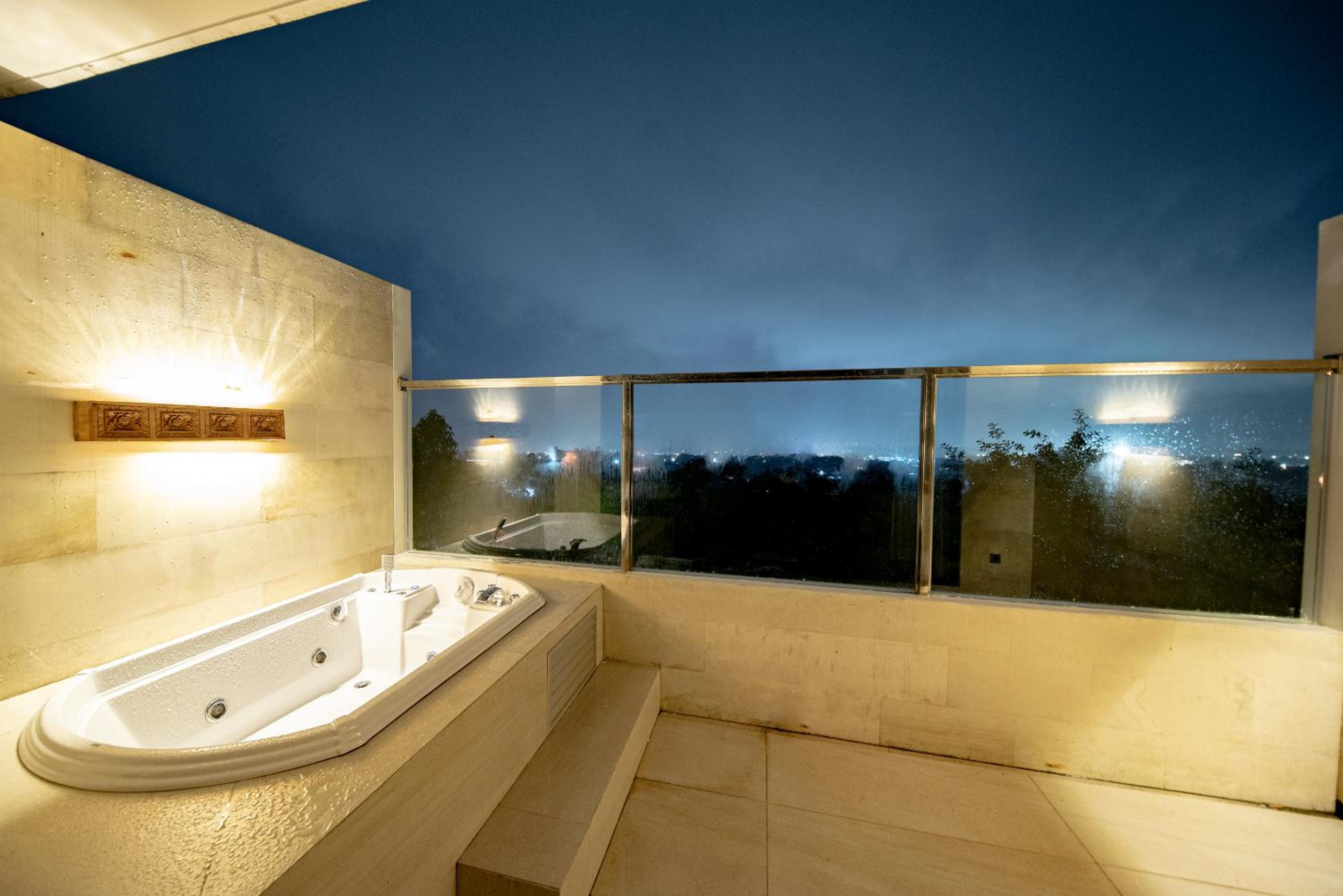 Suite - Photo 6