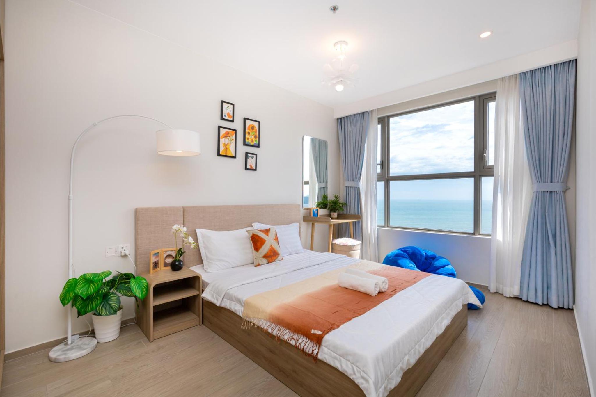 Three-Bedroom Apartment with Sea View - Photo 26
