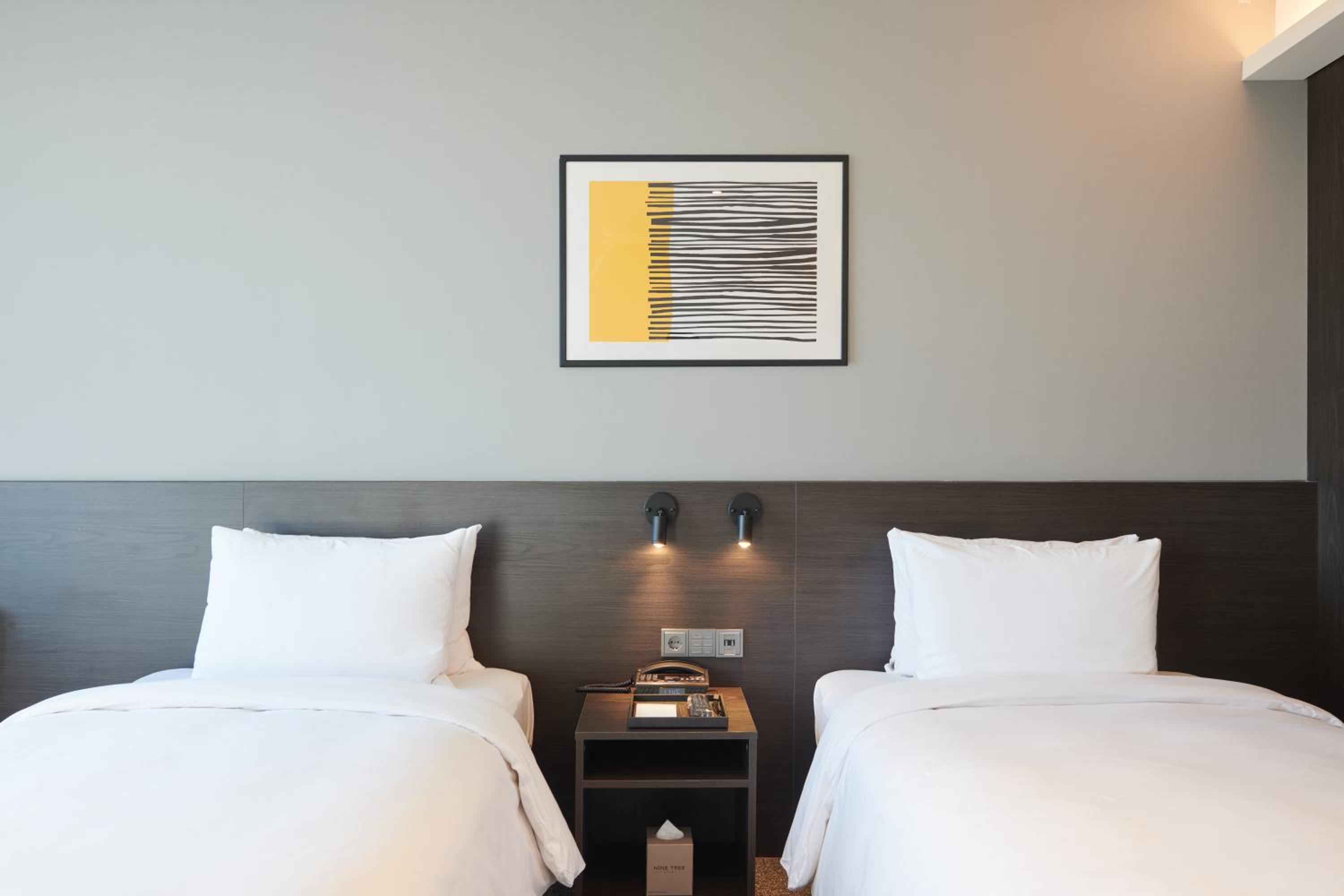 Standard Twin Room - Photo 3