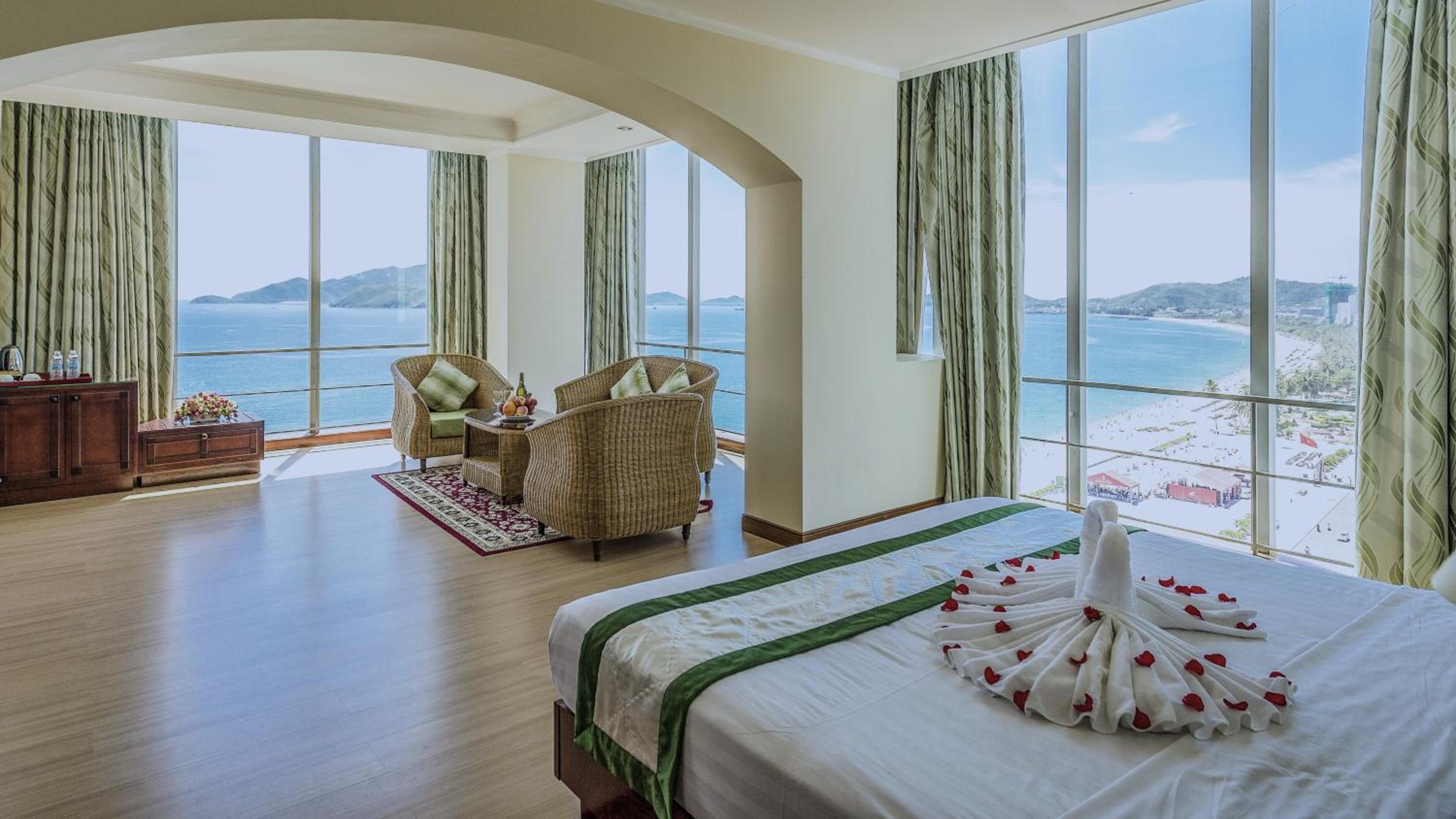 Suite with Ocean View - Photo 3