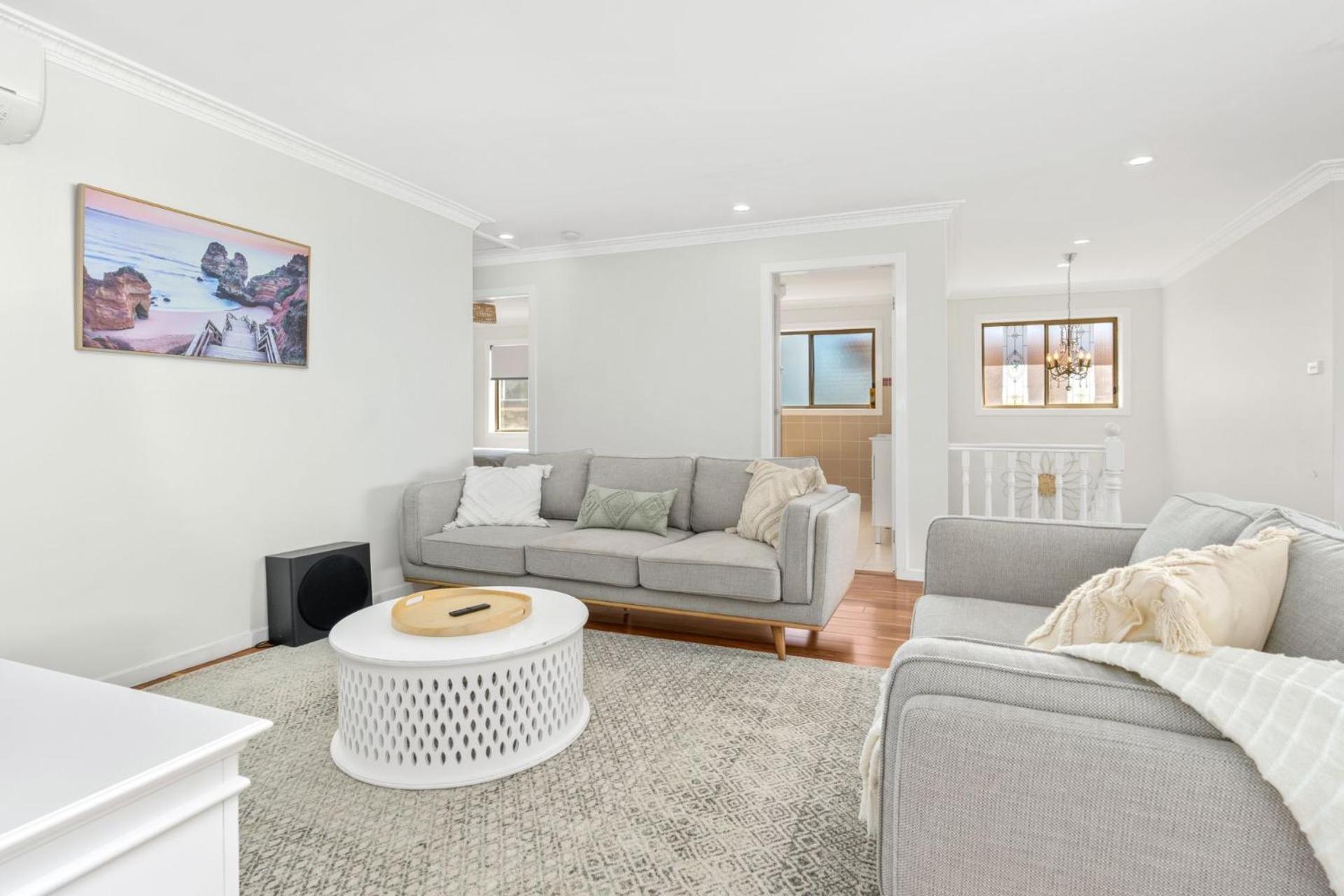 Five-Bedroom House photo 1