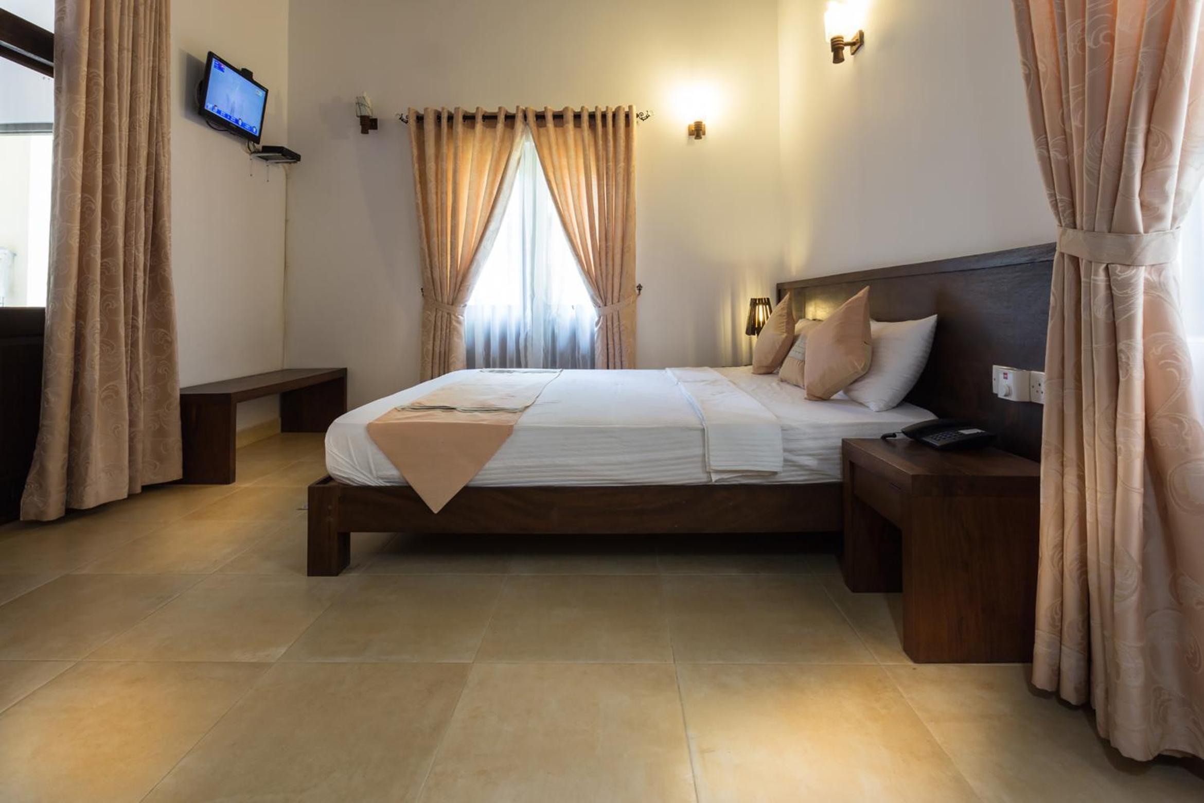 Chalet (4 Adults) photo 2