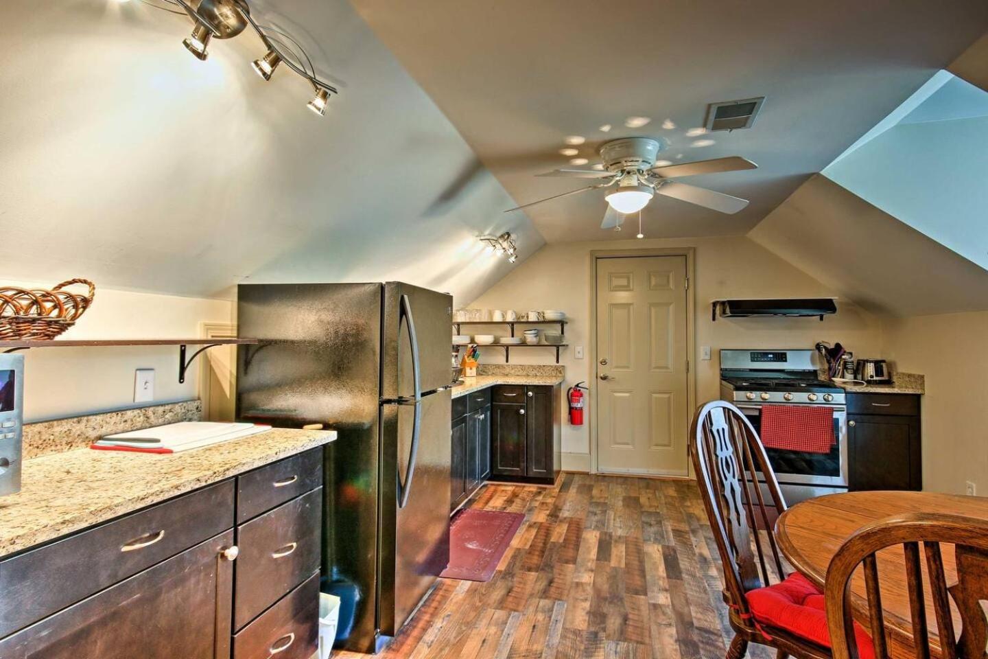 Two-Bedroom House photo 2