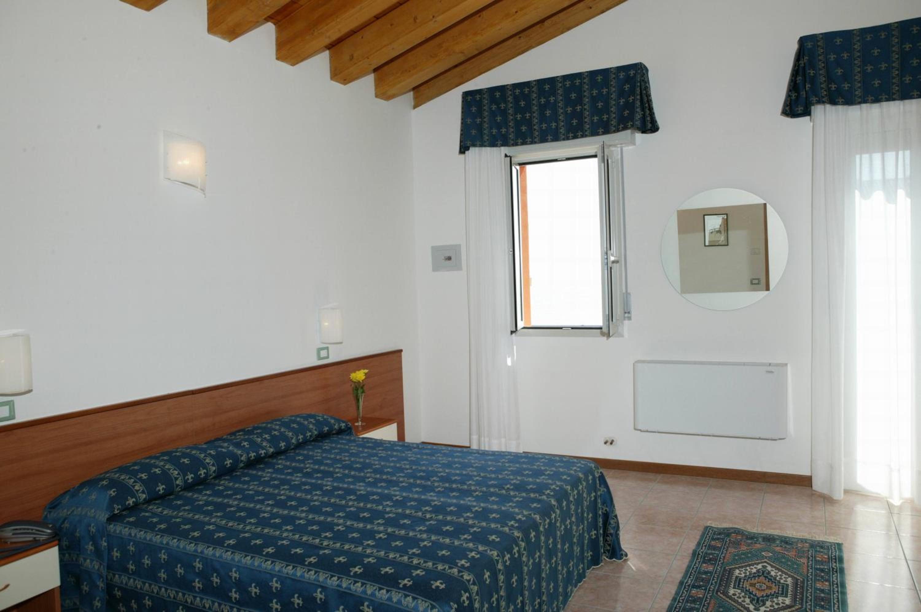 Quadruple Room with Balcony photo 3