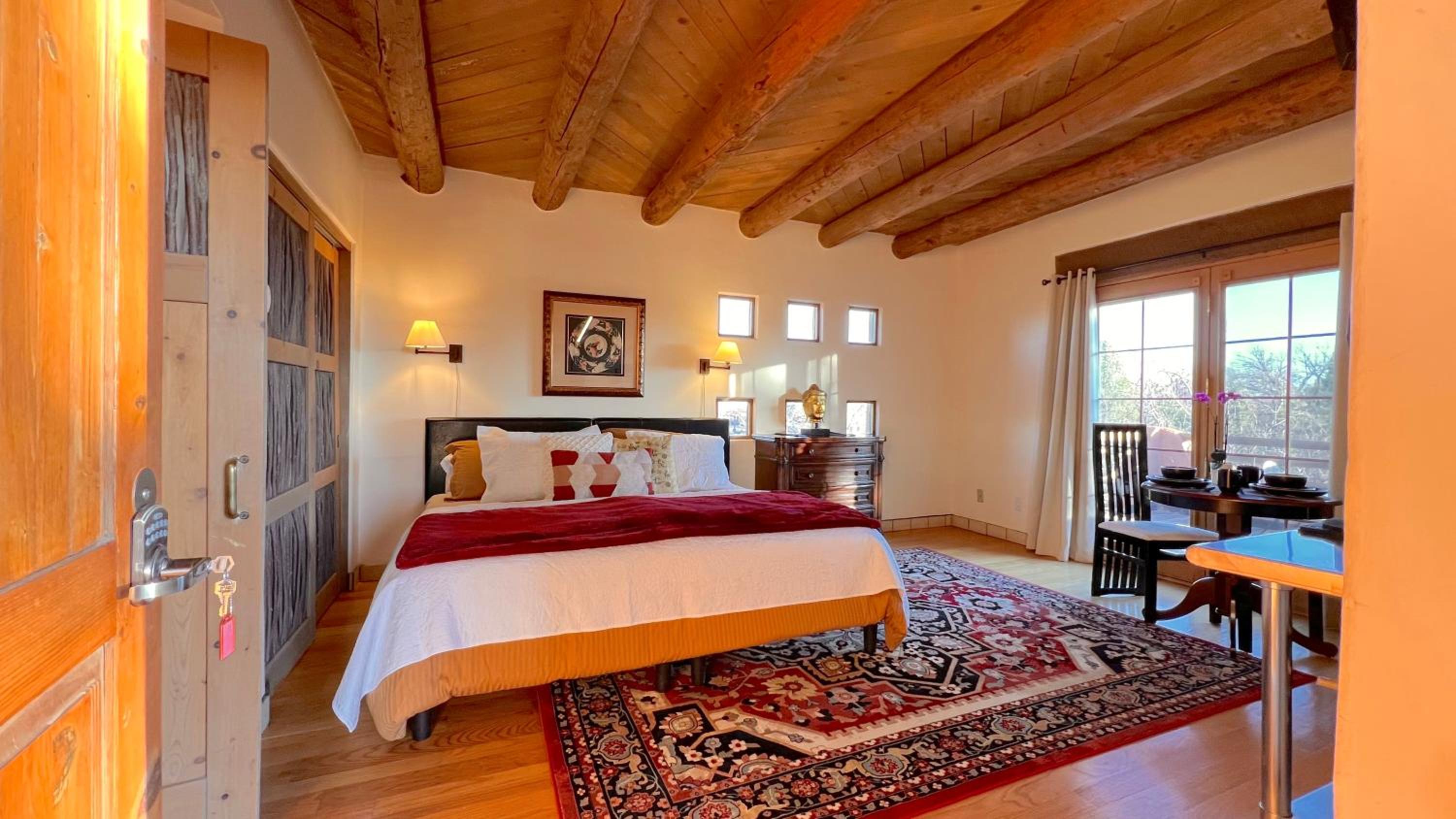 Deluxe King Suite photo 1