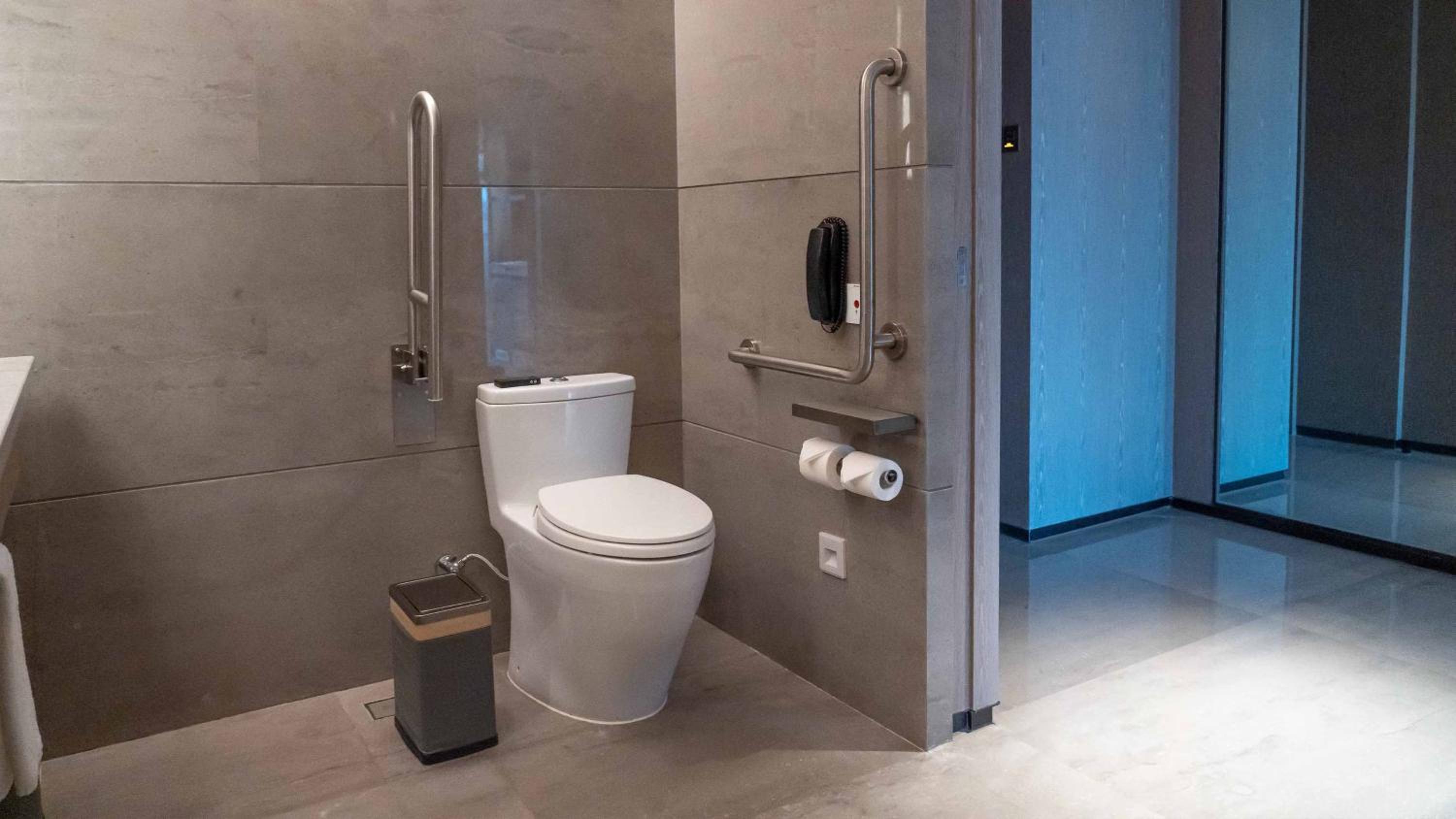 Premium King Room - Disability Access - Photo 5