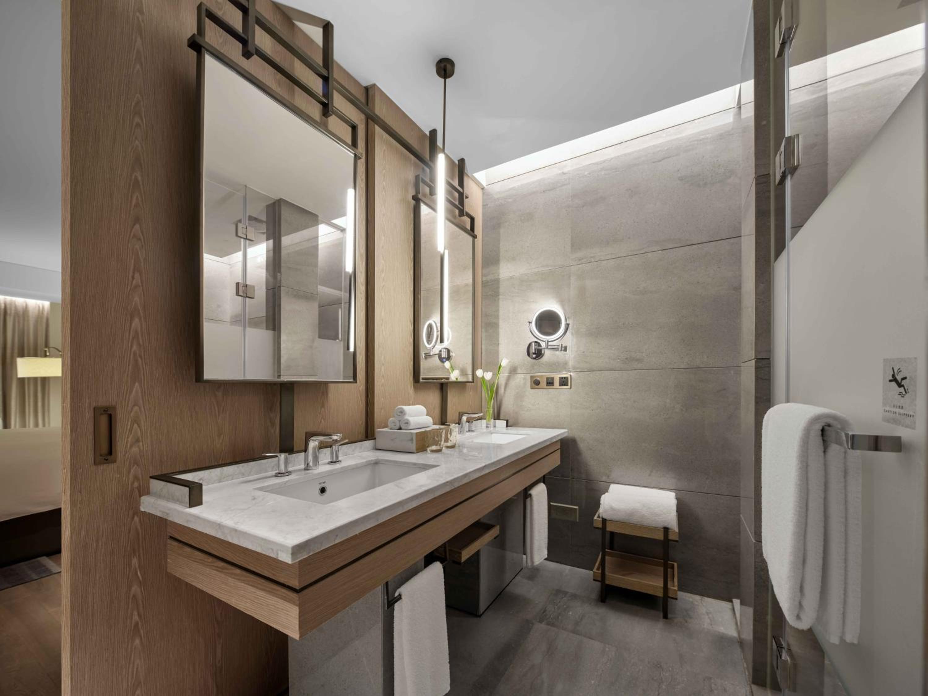 Premium Twin Room - Photo 2