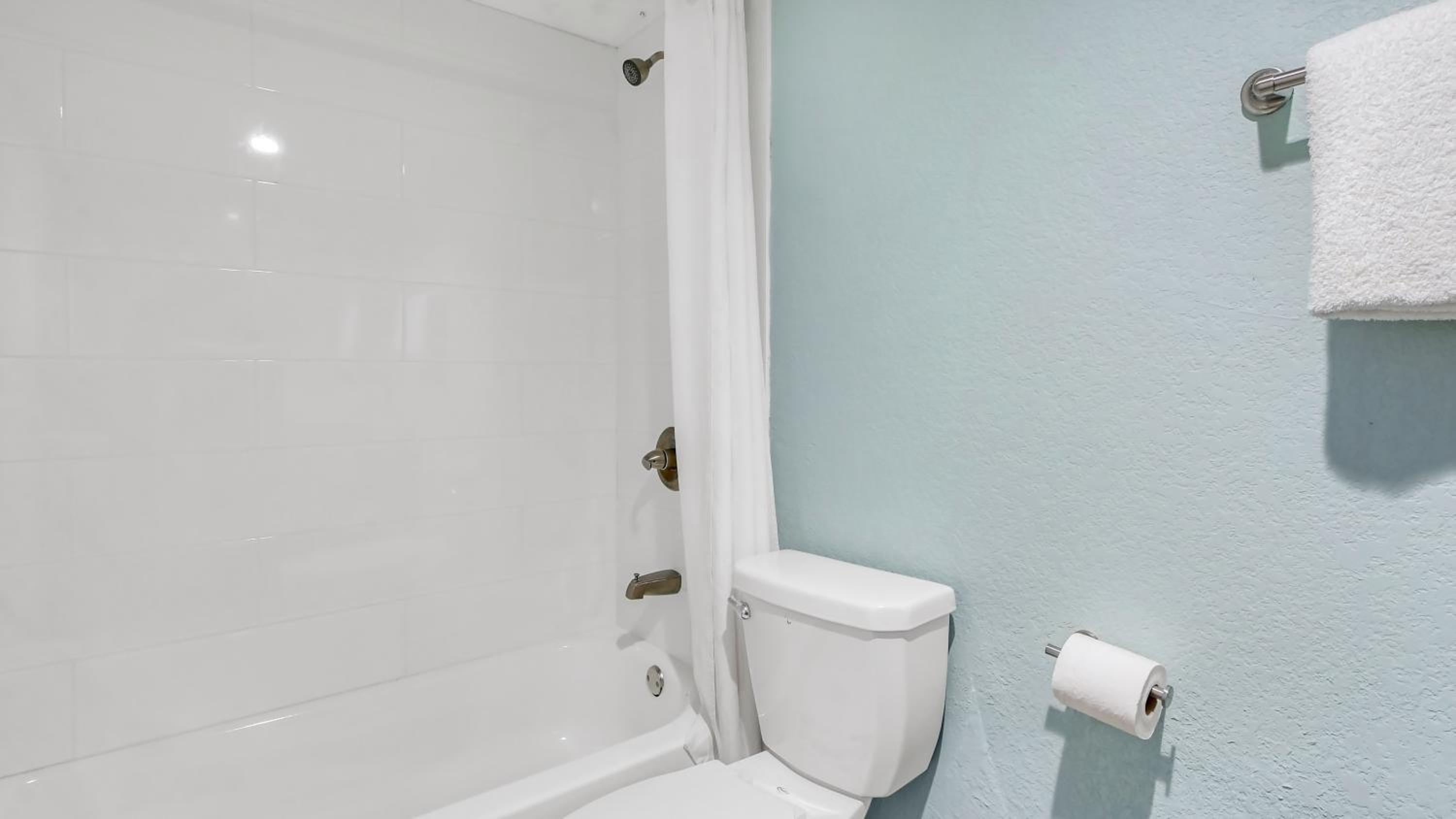 King Room Oceanfront with Balcony - Photo 8
