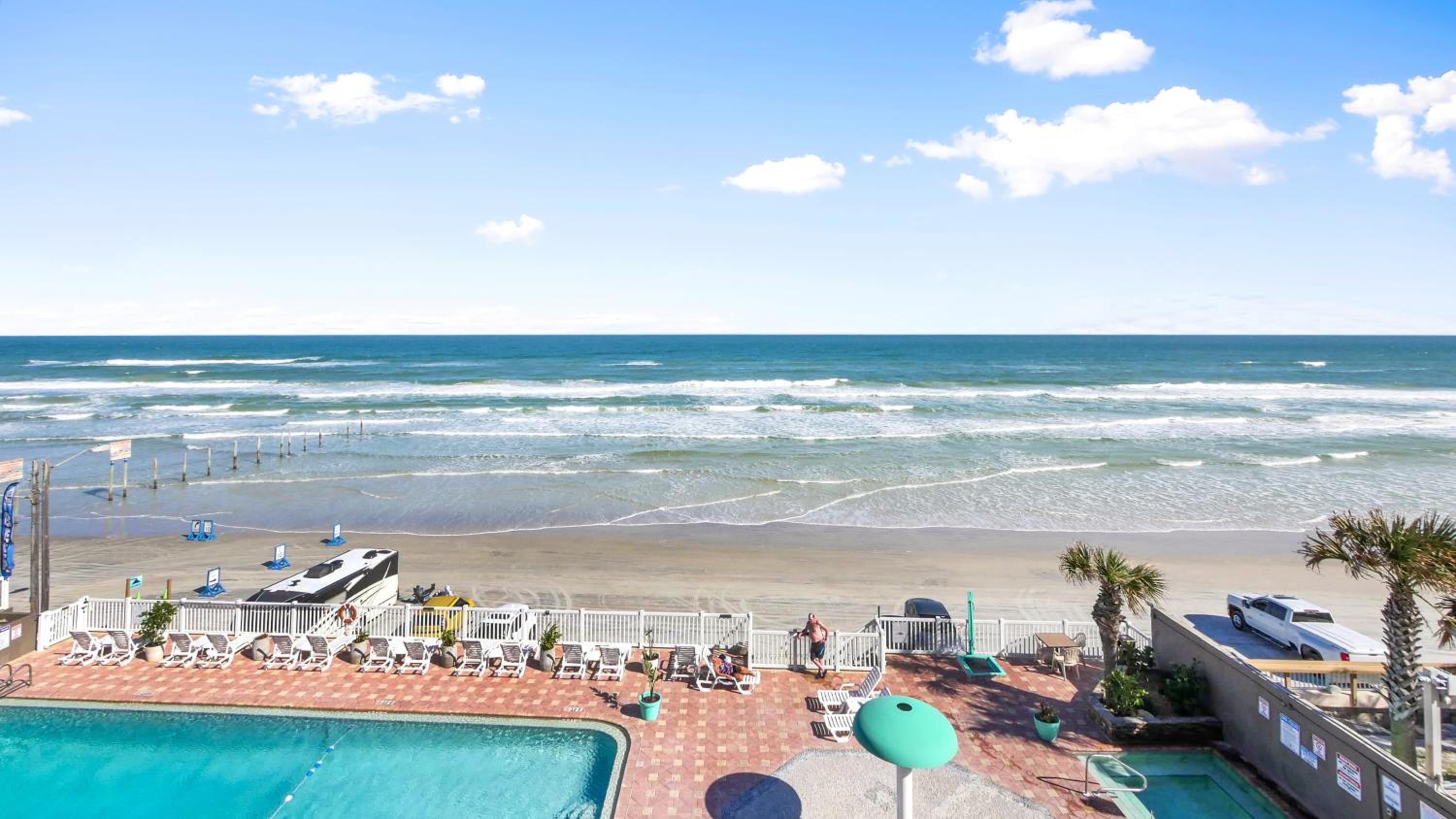 King Room Oceanfront with Balcony - Photo 9