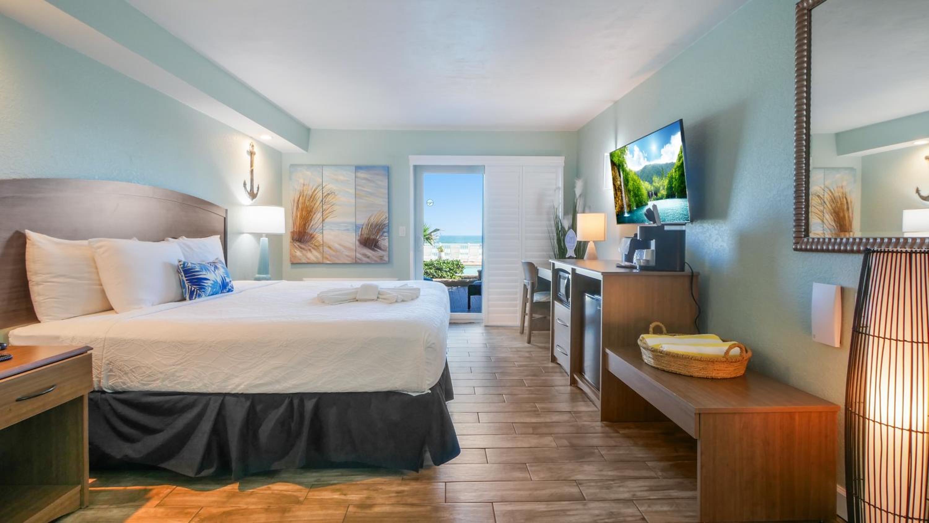 King Room Oceanfront with Balcony - Photo 5