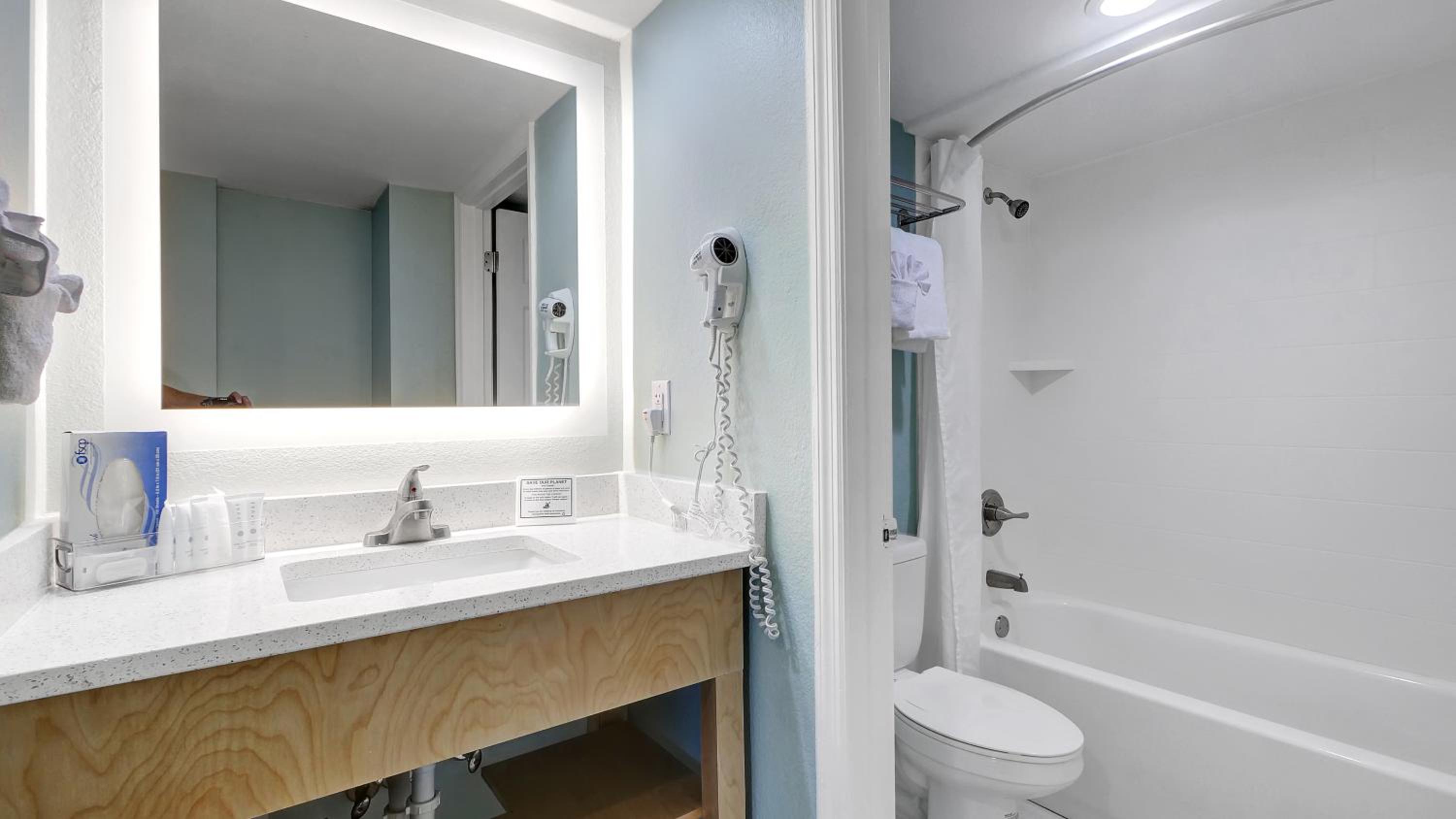 Suite with City View - Photo 2