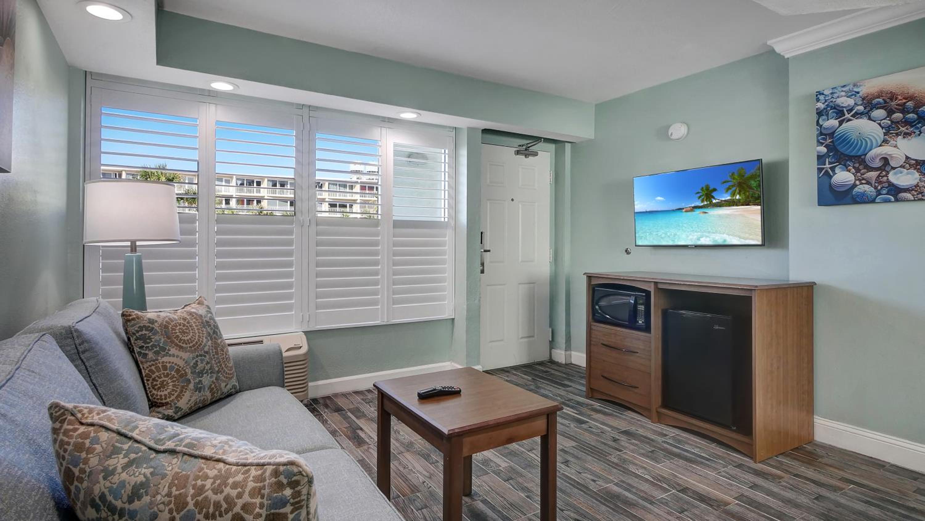 Suite with City View - Photo 7