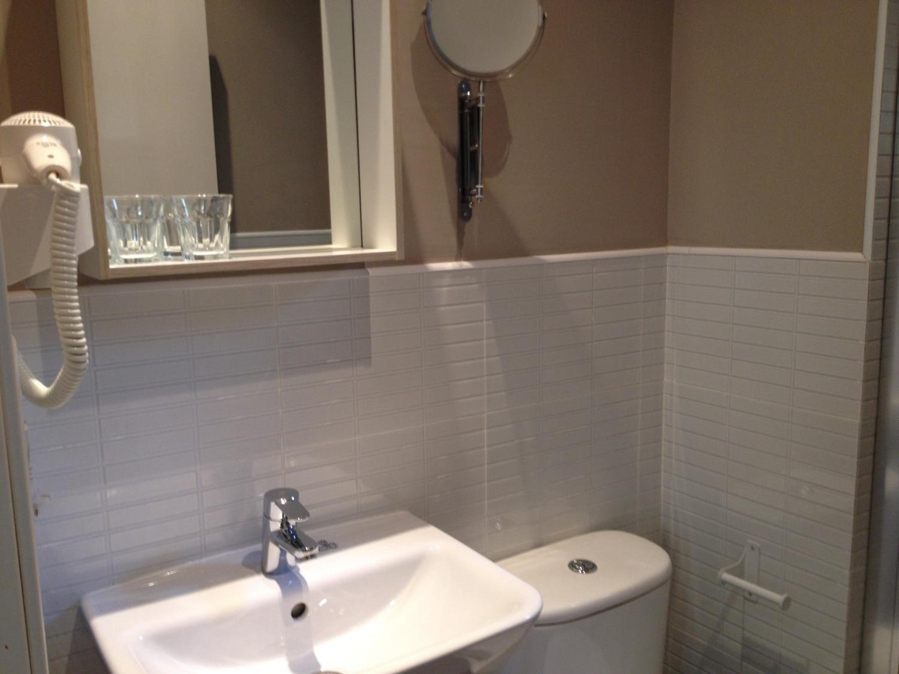 Twin Room - Photo 24