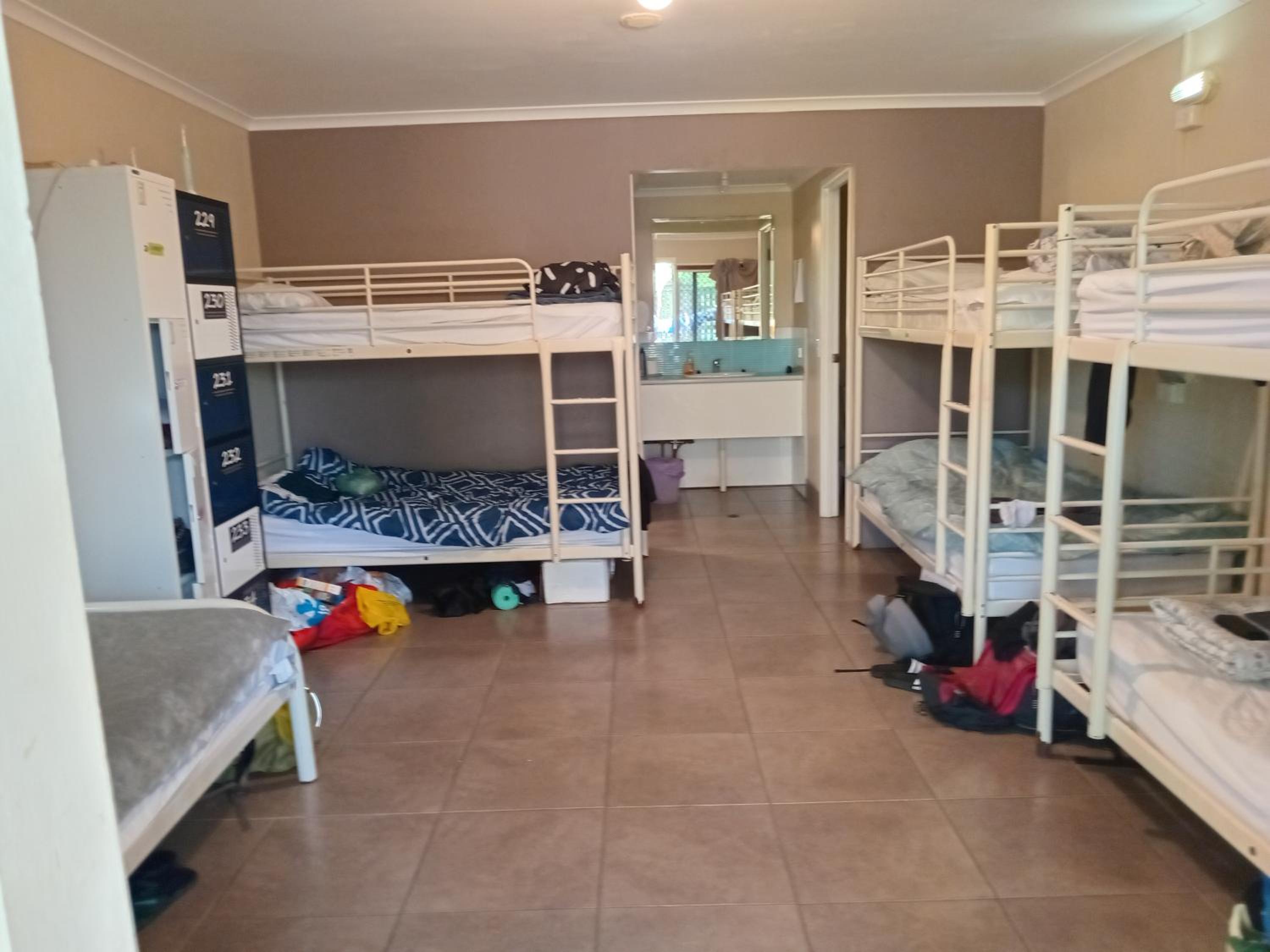 Bed in 7-Bed Dormitory Room with Private Bathroom photo 2