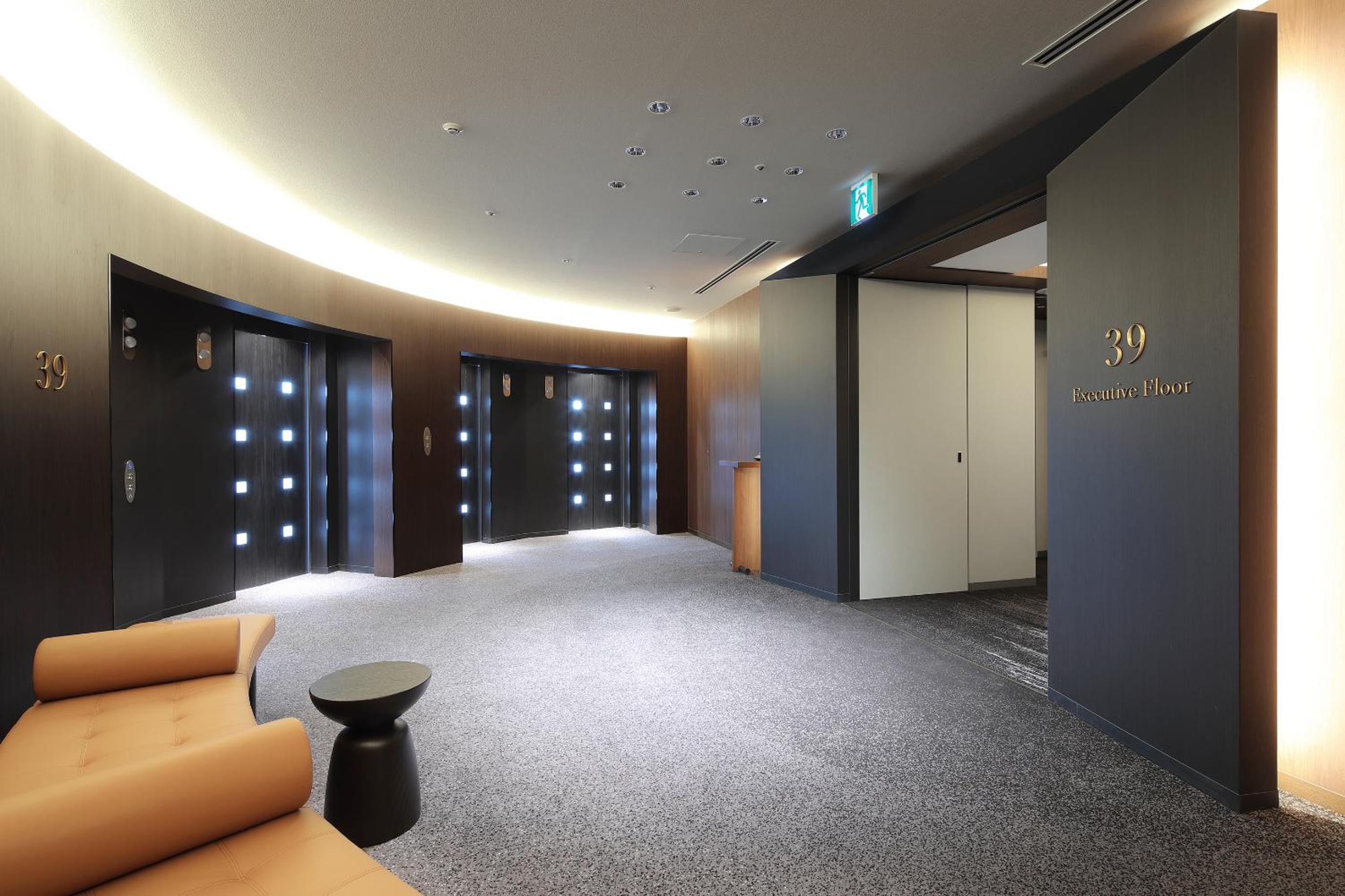 39th-41st Floor Executive Room Twin - Non-Smoking (with breakfast / Additional breakfast fee will be charged for children under 6 y/o) thumbnail 5