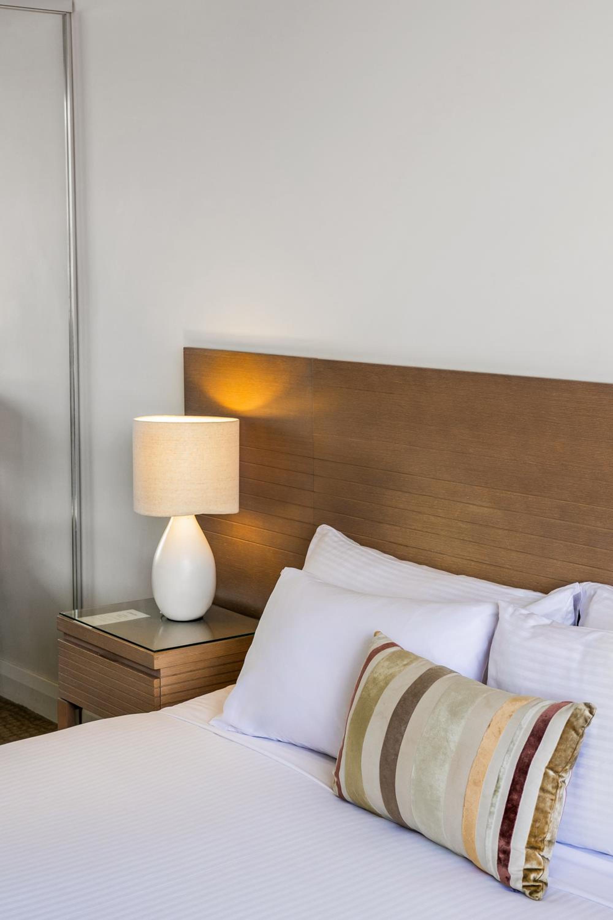Hotel Room - Photo 1