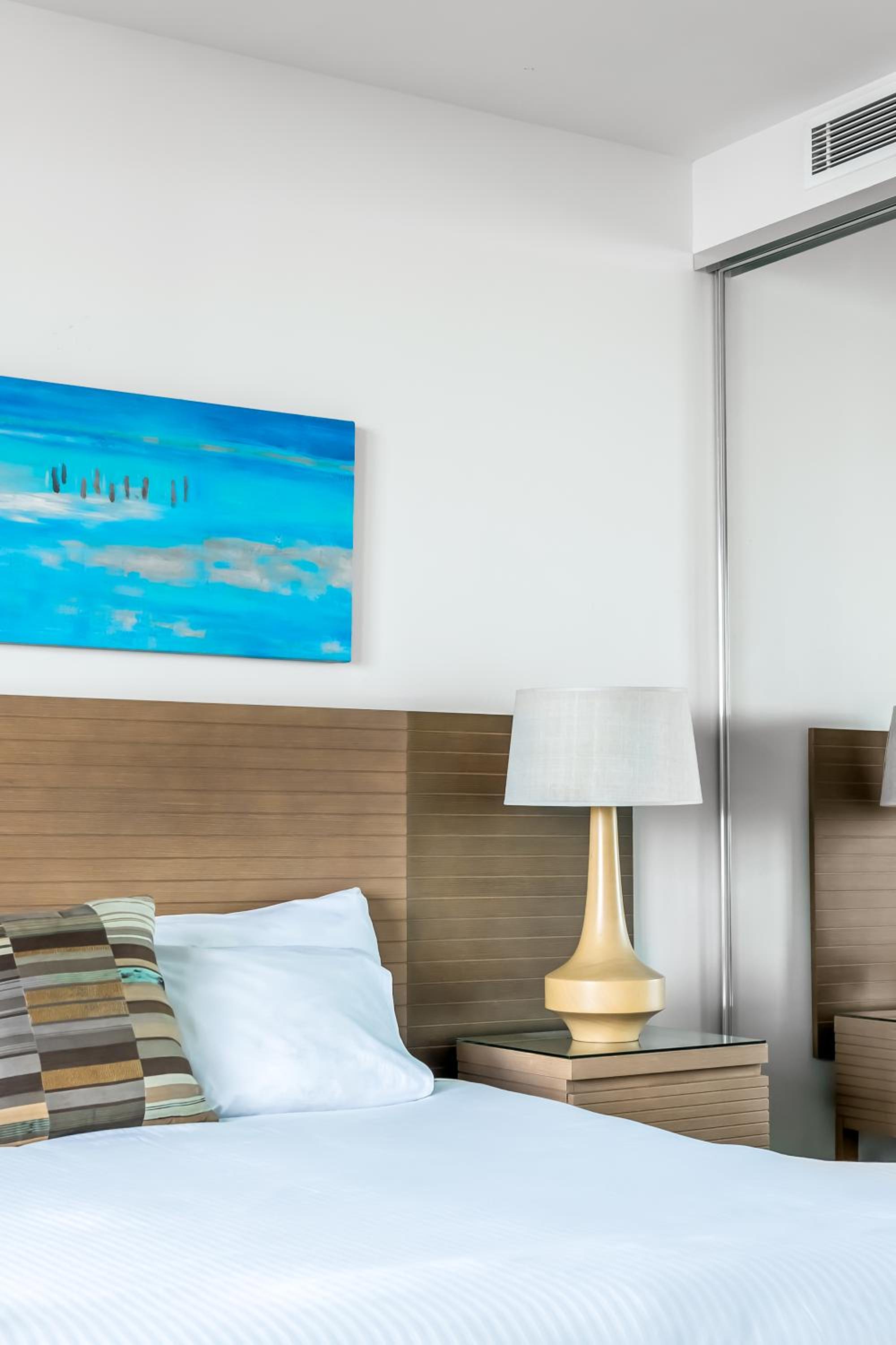 One-Bedroom Apartment with Ocean View - Photo 3