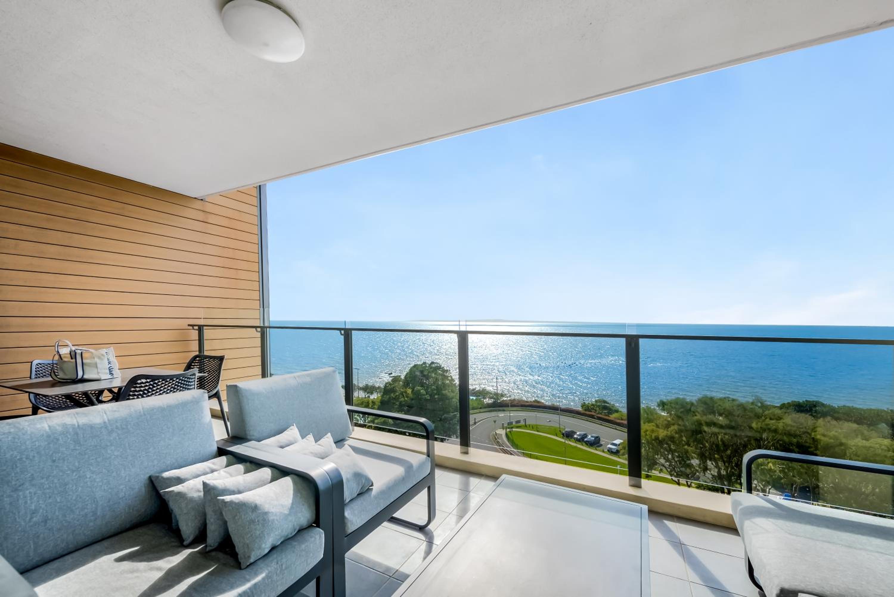 One-Bedroom Apartment with Ocean View - Photo 8