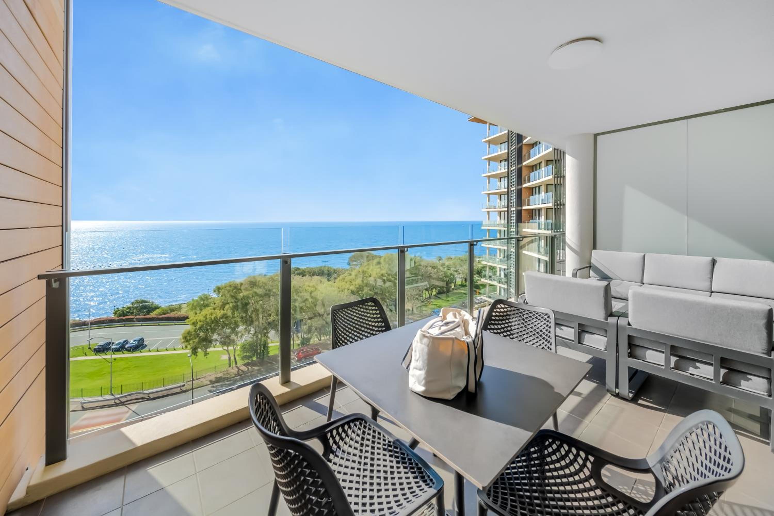 One-Bedroom Apartment with Ocean View - Photo 9