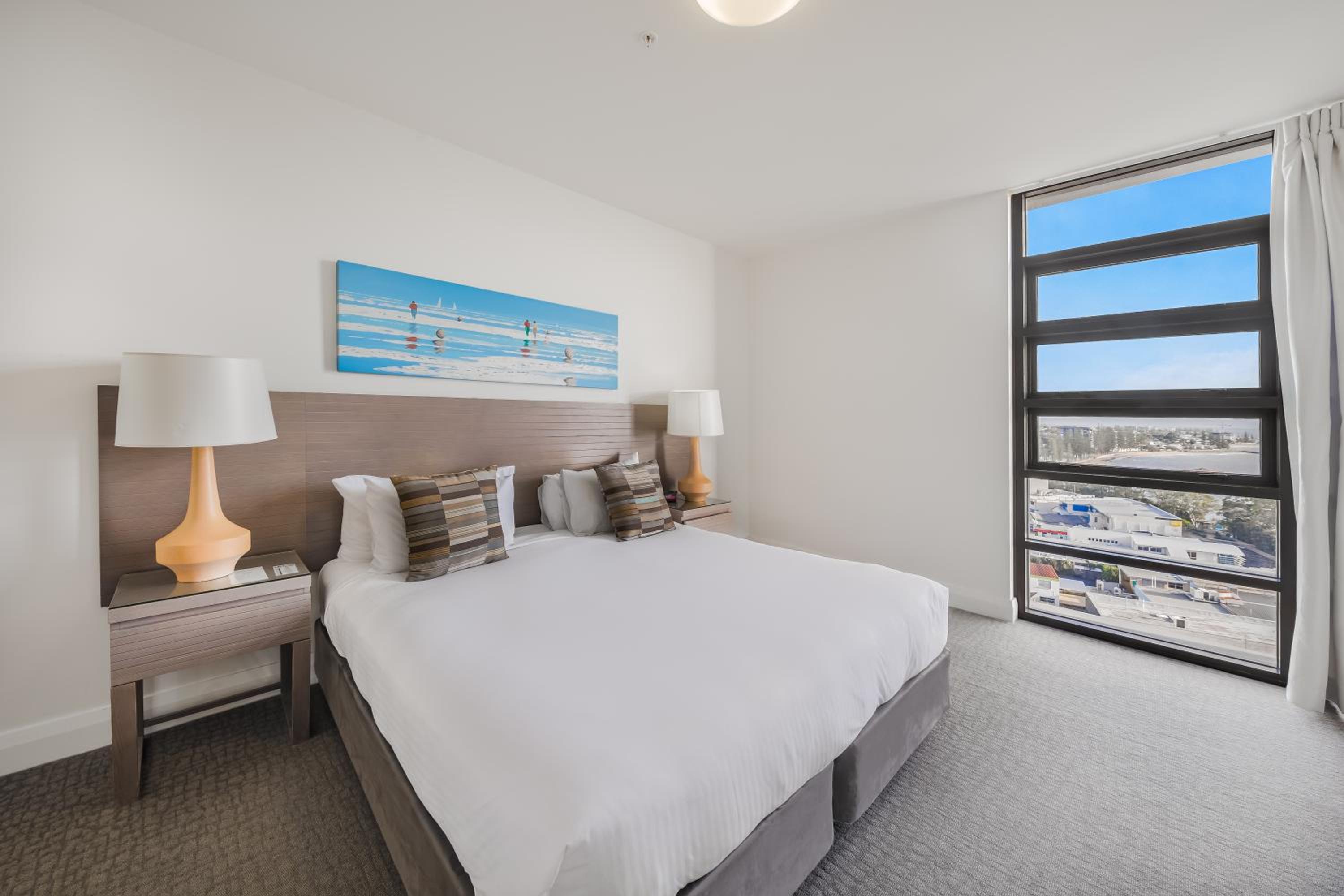 Two-Bedroom Apartment with Ocean View - Photo 9