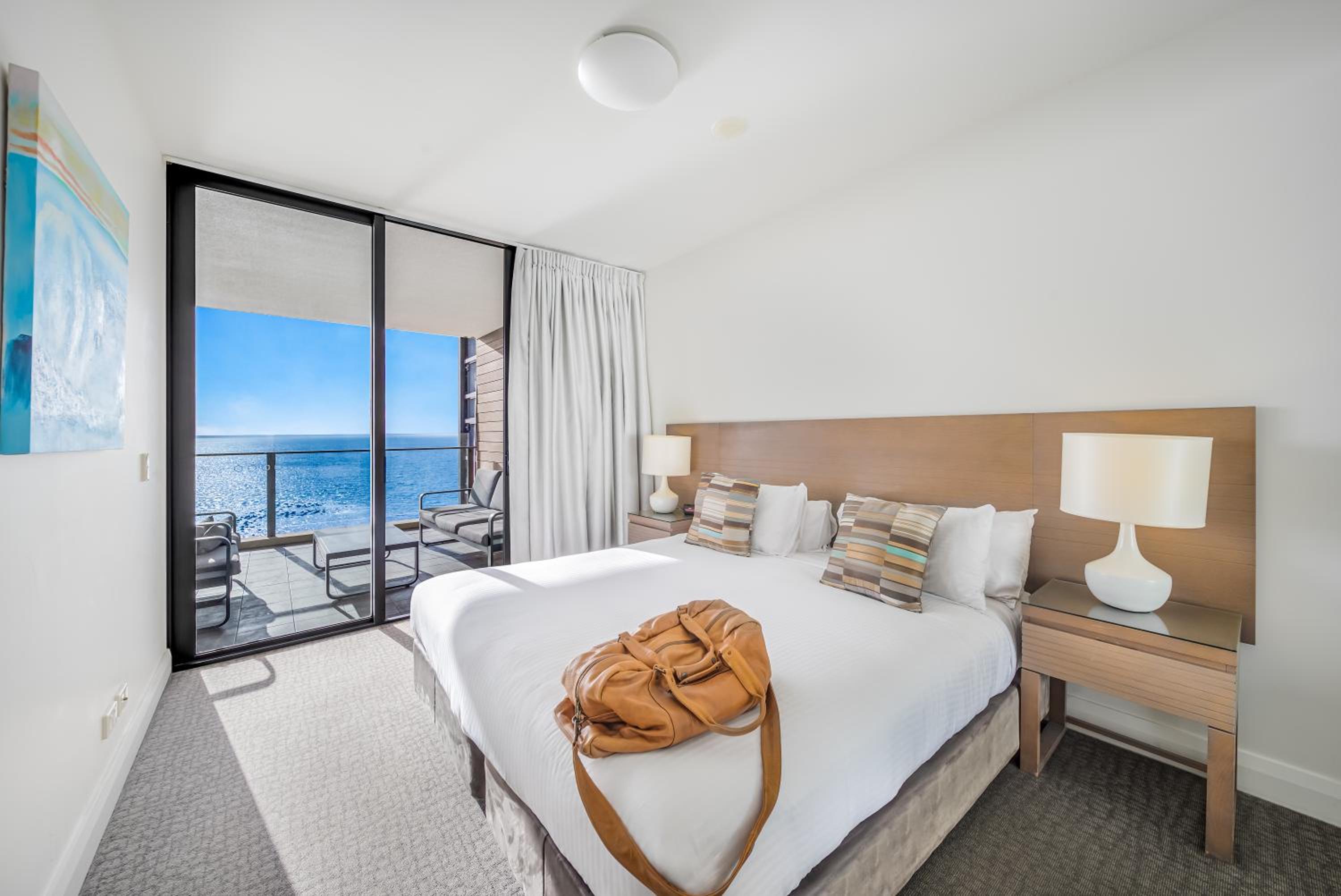 Two-Bedroom Apartment with Ocean View - Photo 8