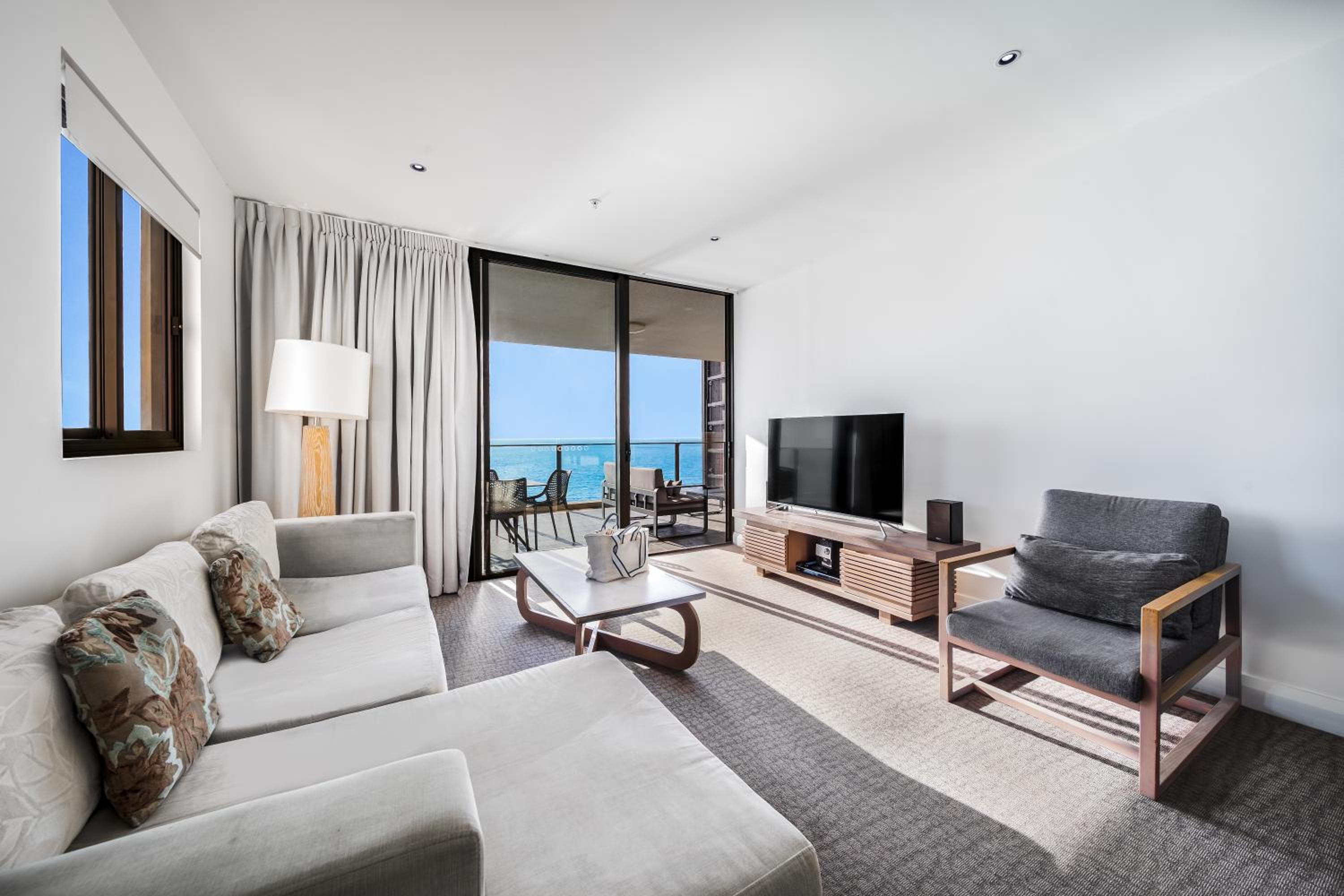 Two-Bedroom Apartment with Ocean View - Photo 2