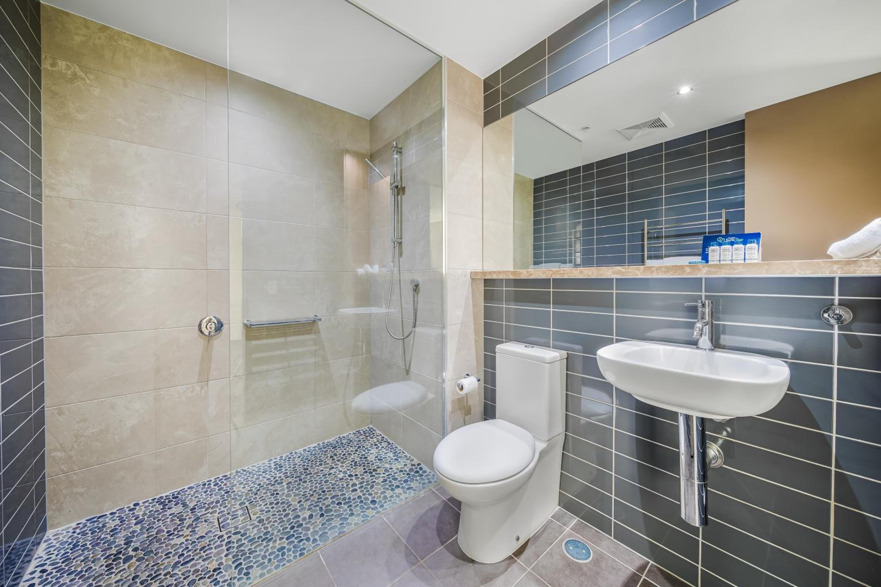 Two-Bedroom Apartment with Ocean View - Photo 3