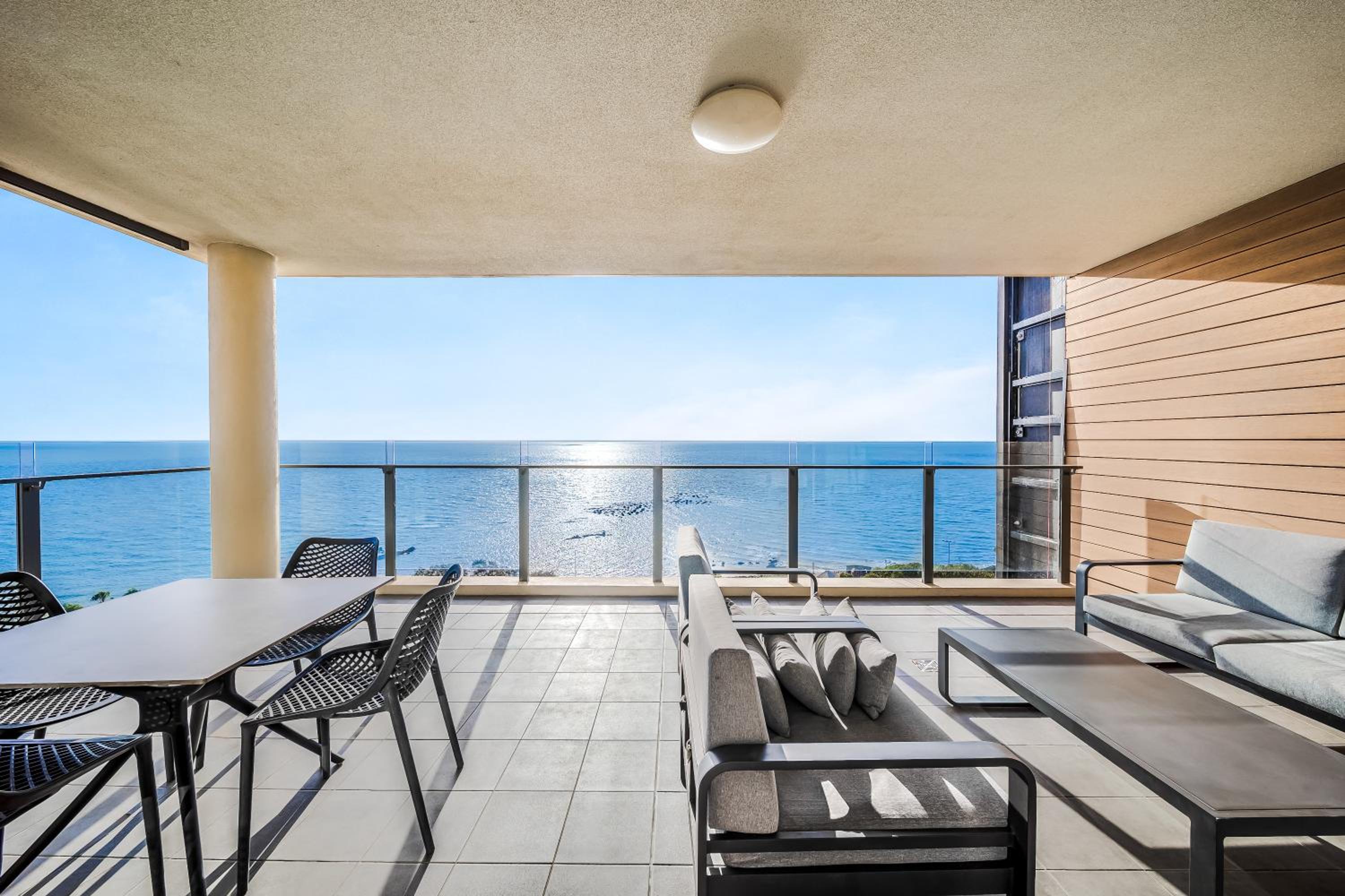 Two-Bedroom Apartment with Ocean View - Photo 6