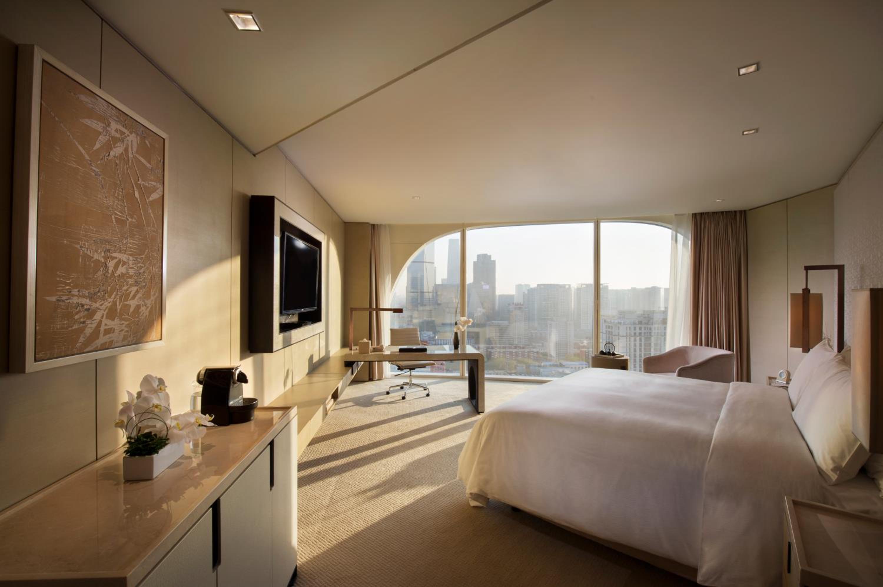 Premium King Room with City View