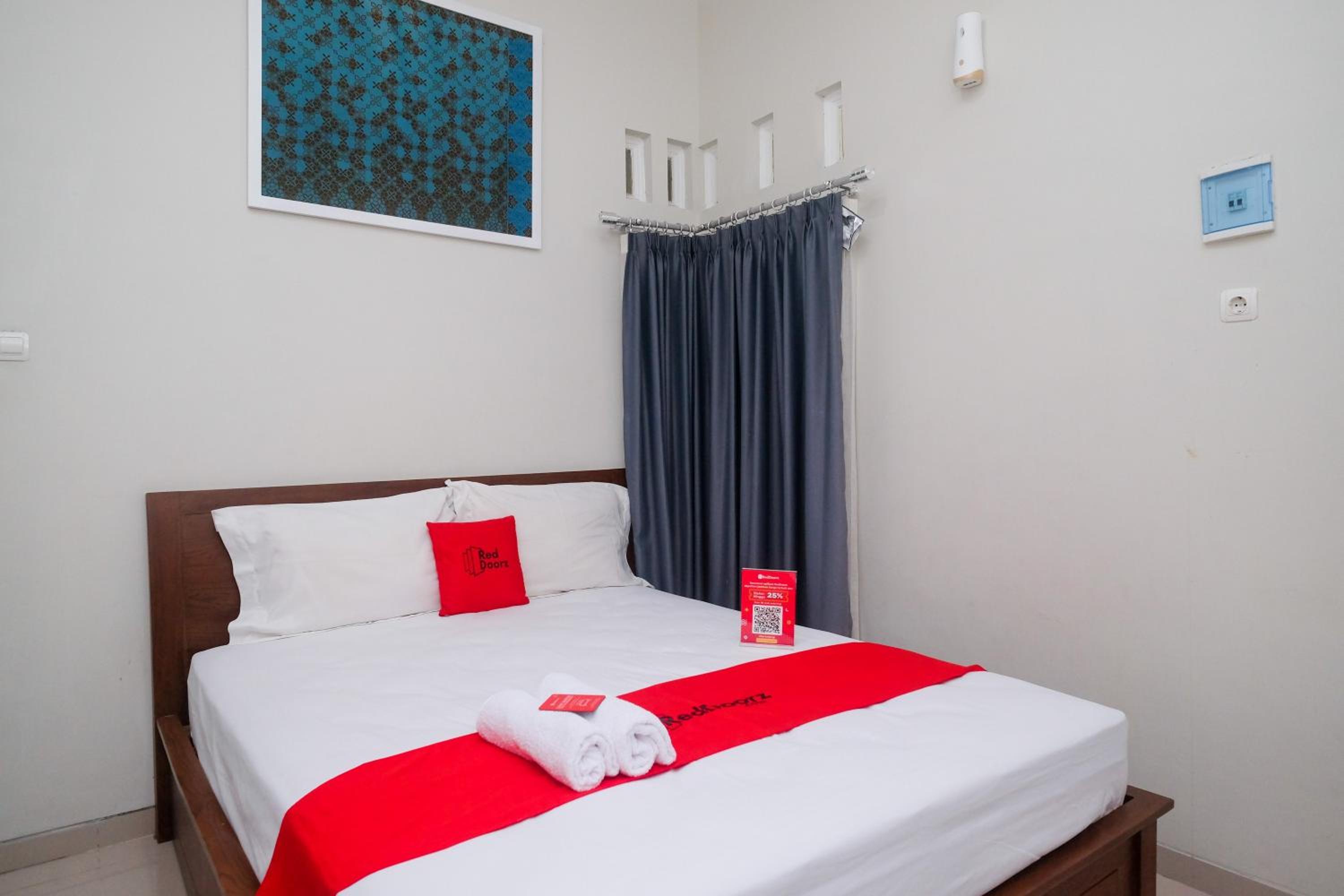 Deluxe Room - Photo 17