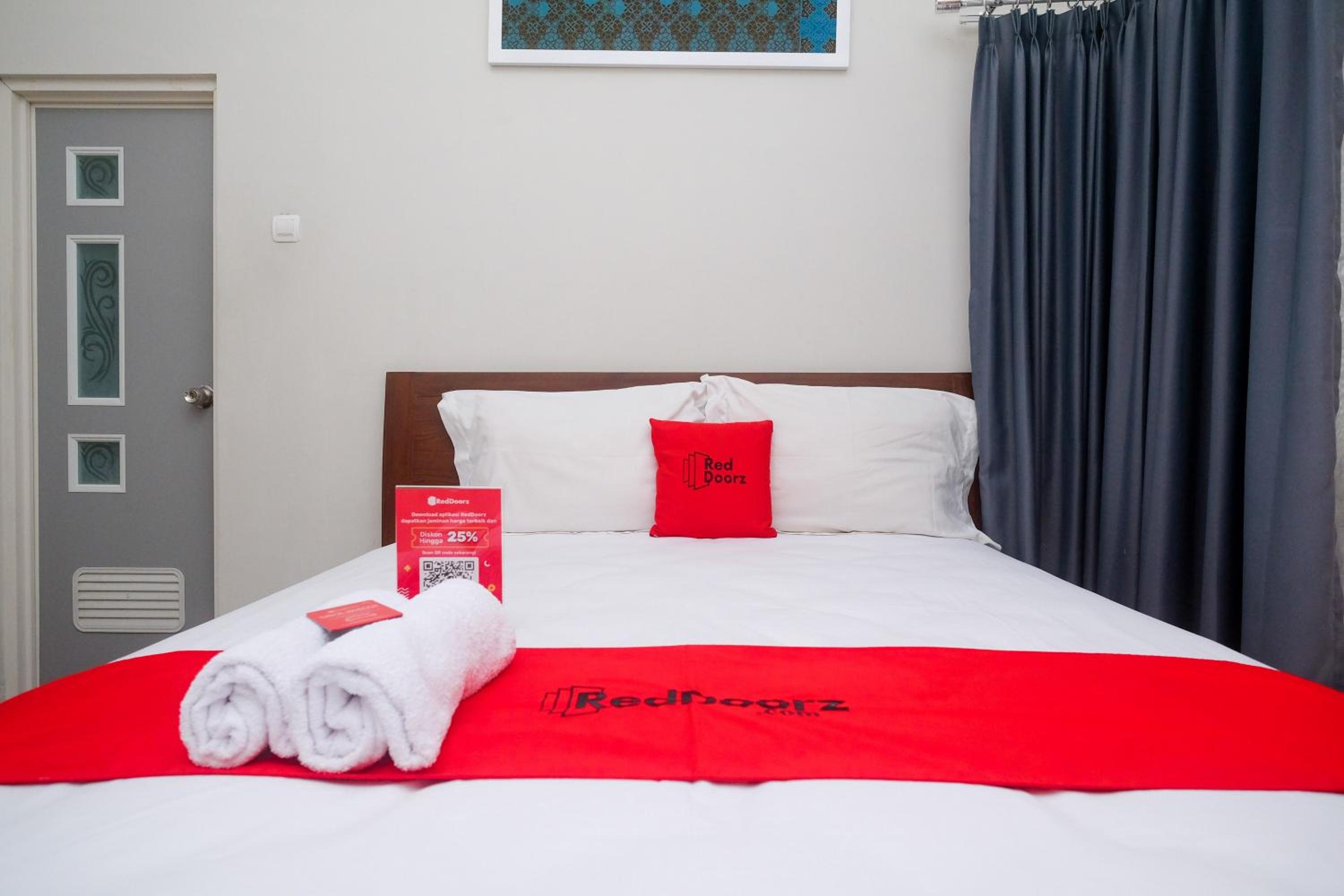 Deluxe Room - Photo 12