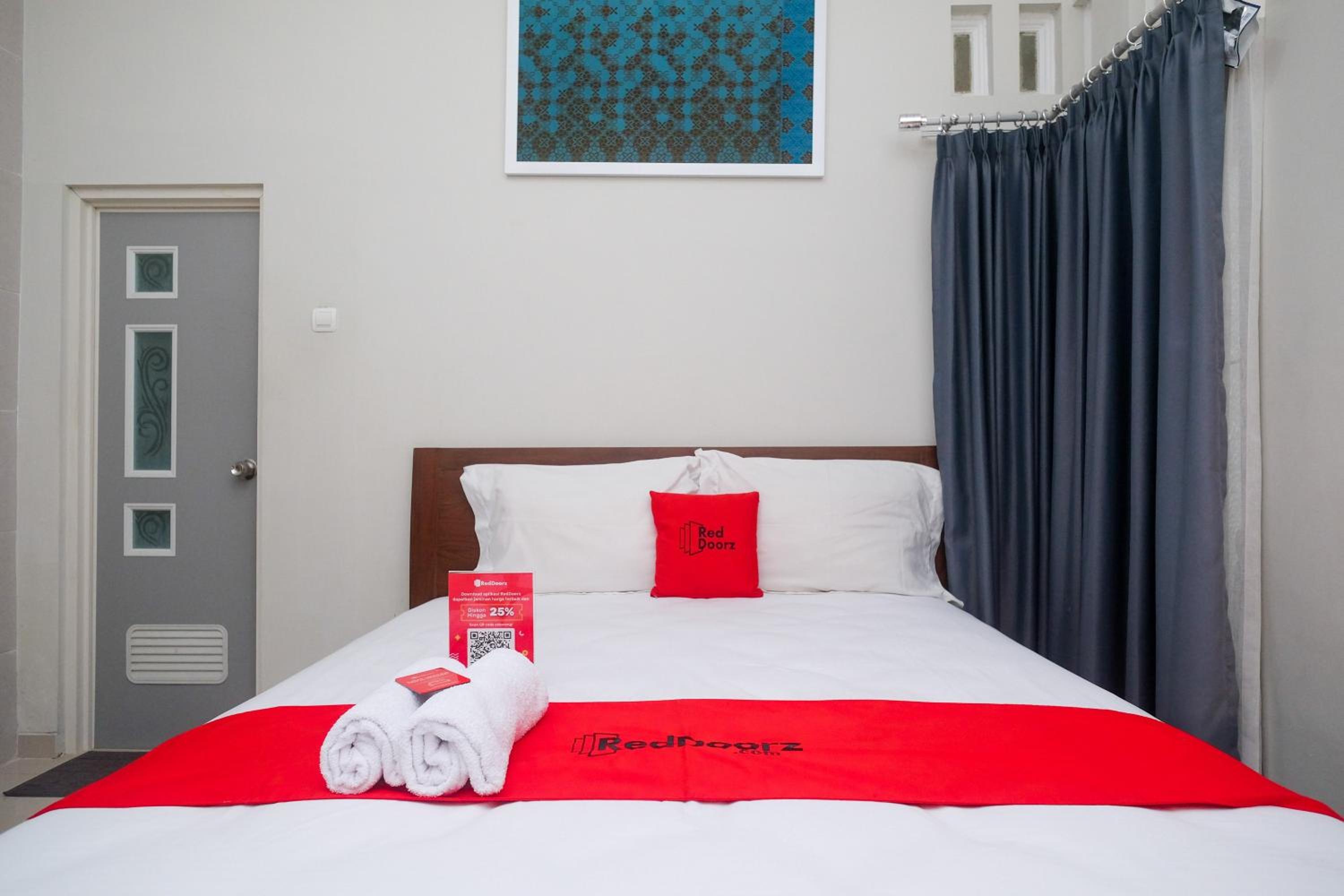 Deluxe Room - Photo 9