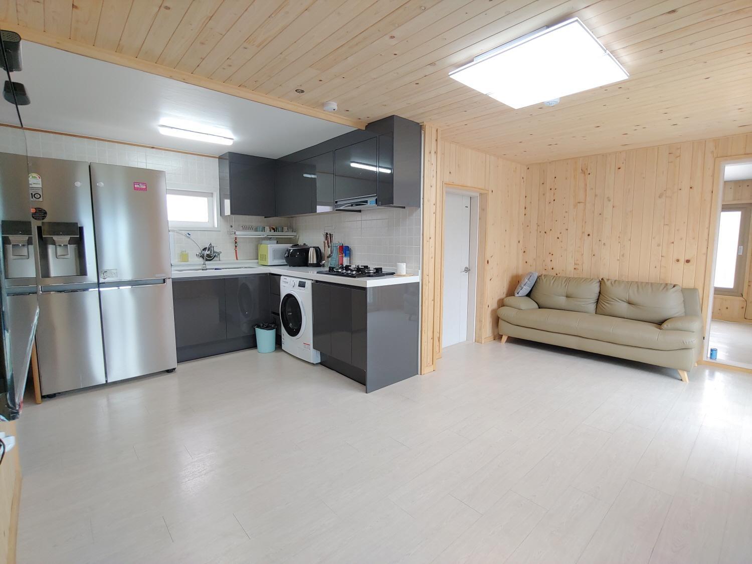 Standard Studio - Photo 8