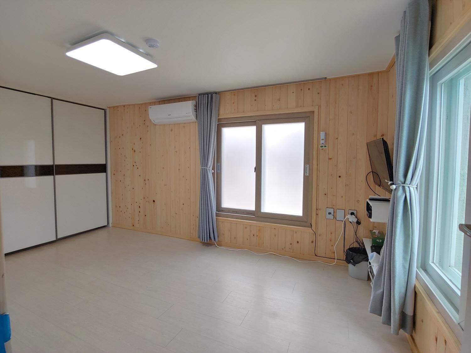 Standard Studio - Photo 23