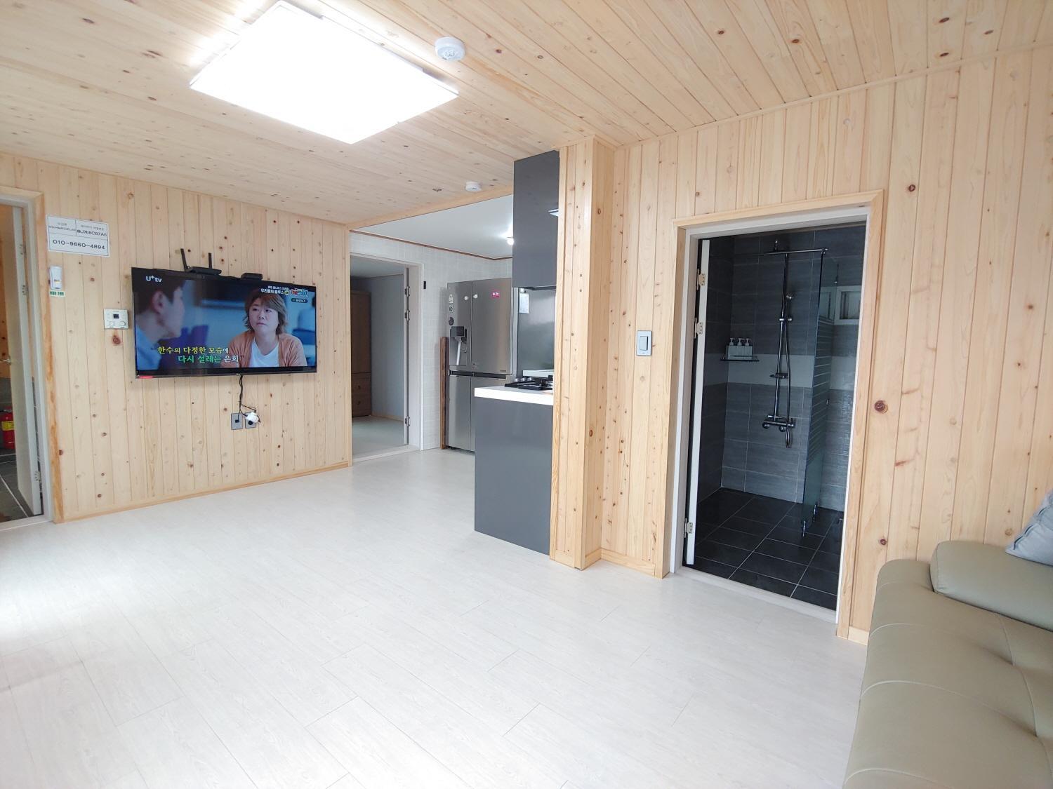 Standard Studio - Photo 10