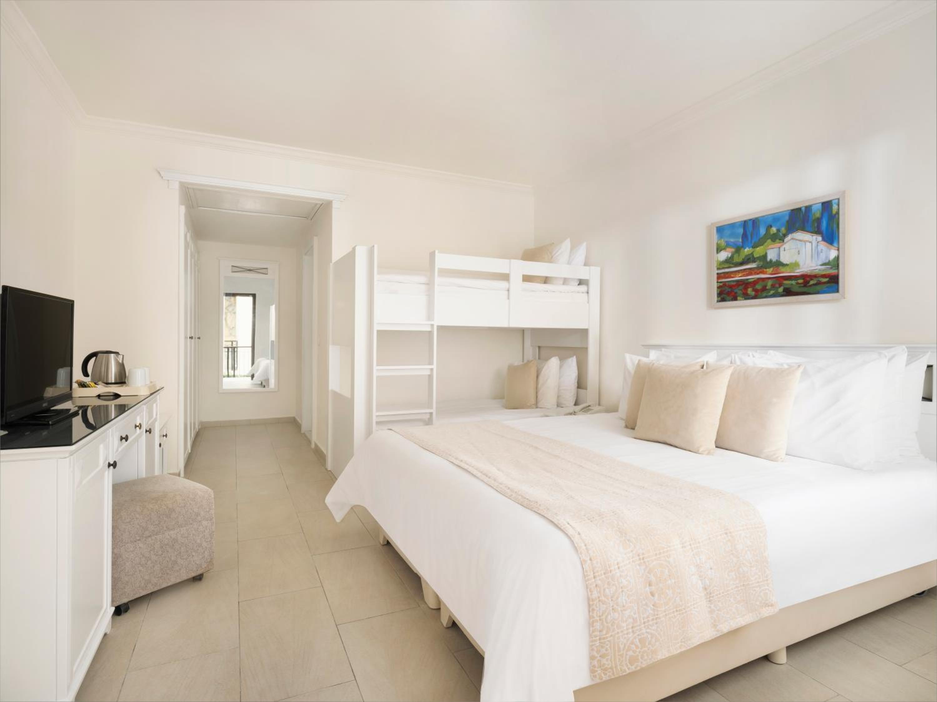 Quarto Duplo com Cama Extra