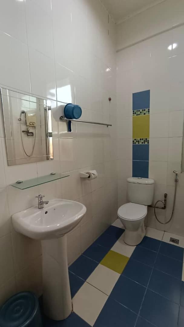 Standard Twin Room - Photo 1