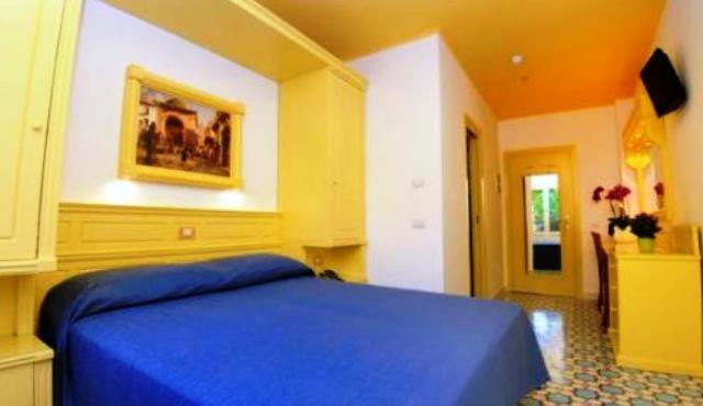 Double or Twin Room - Photo 3
