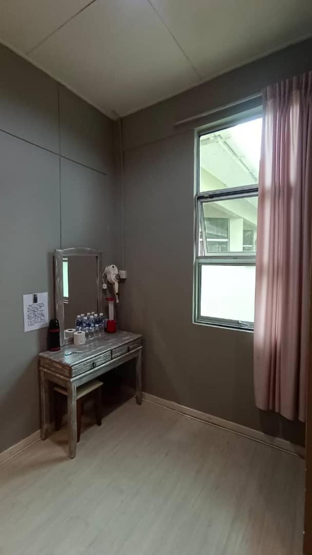 Family Room - Photo 4