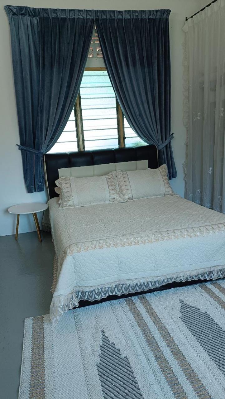 Three-Bedroom House photo 3