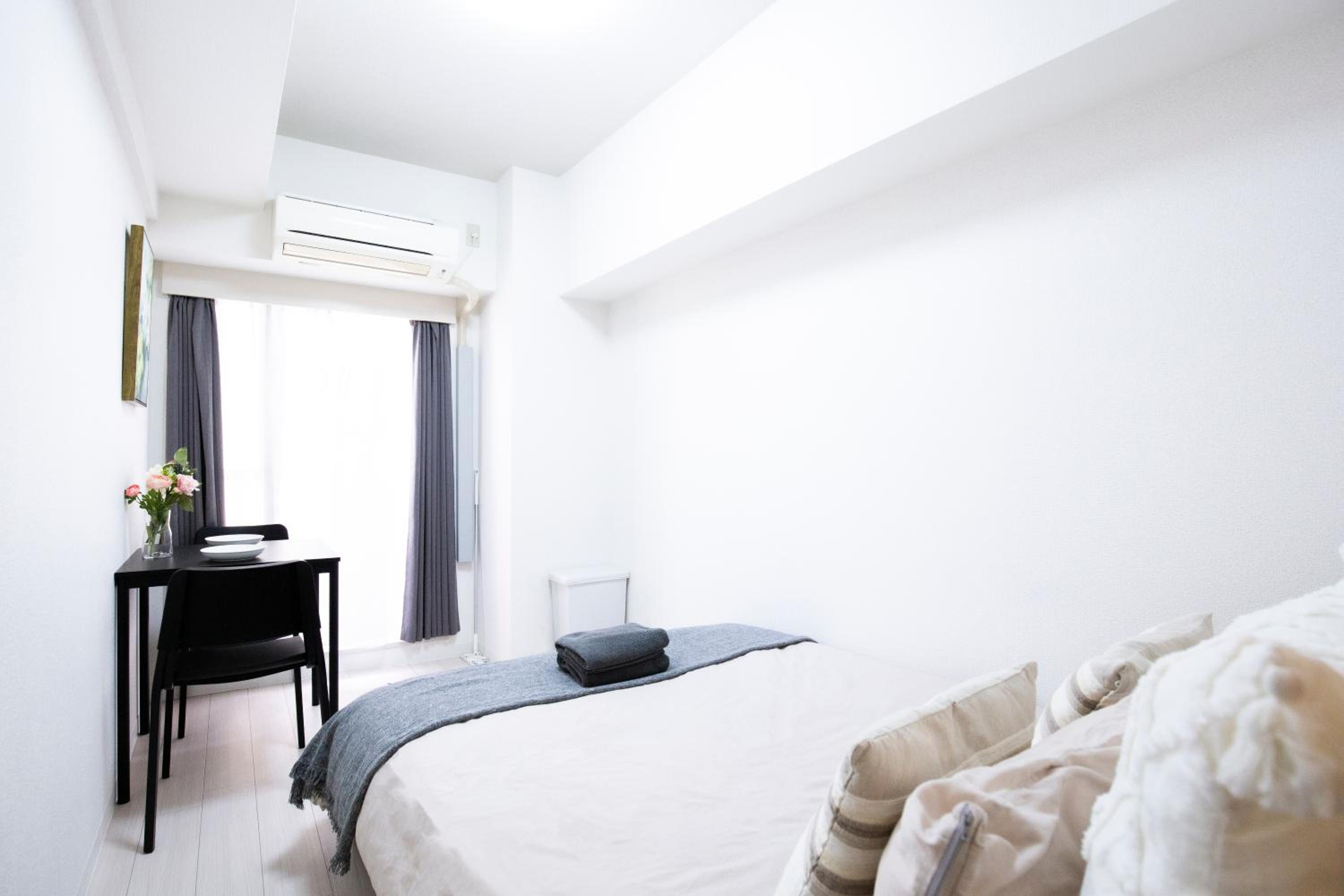One-Bedroom Apartment photo 1