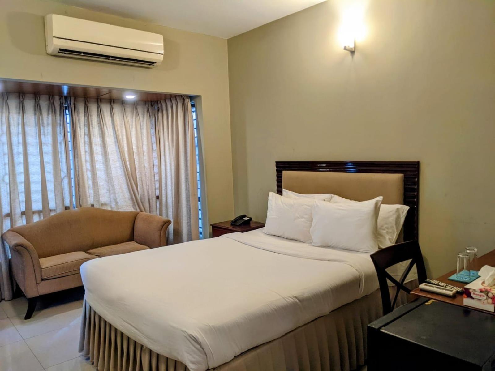 Deluxe King Room photo 1
